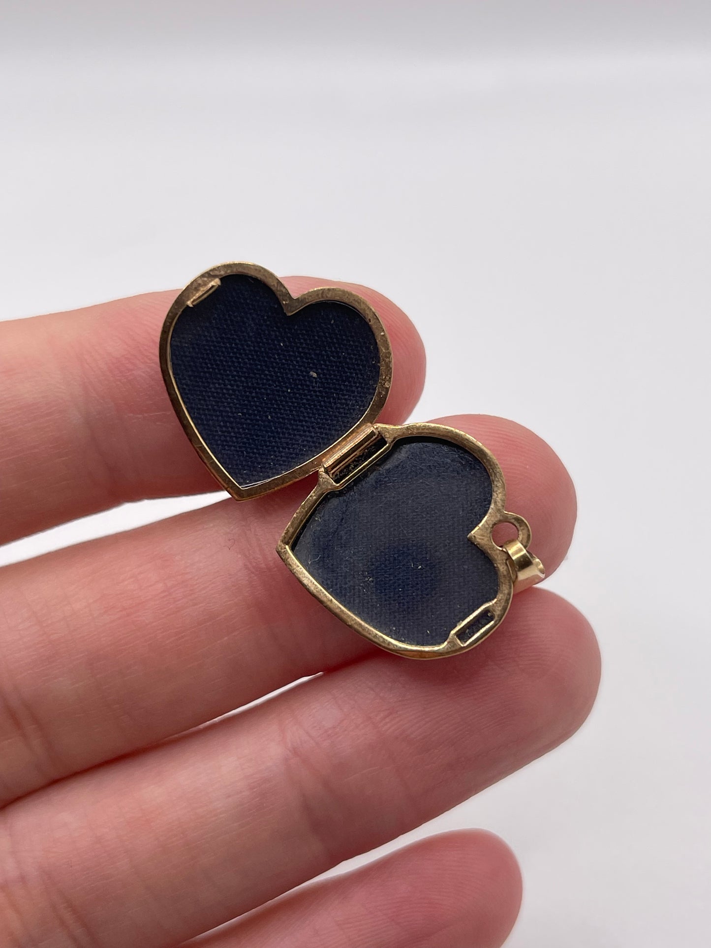 9ct gold locket pendant