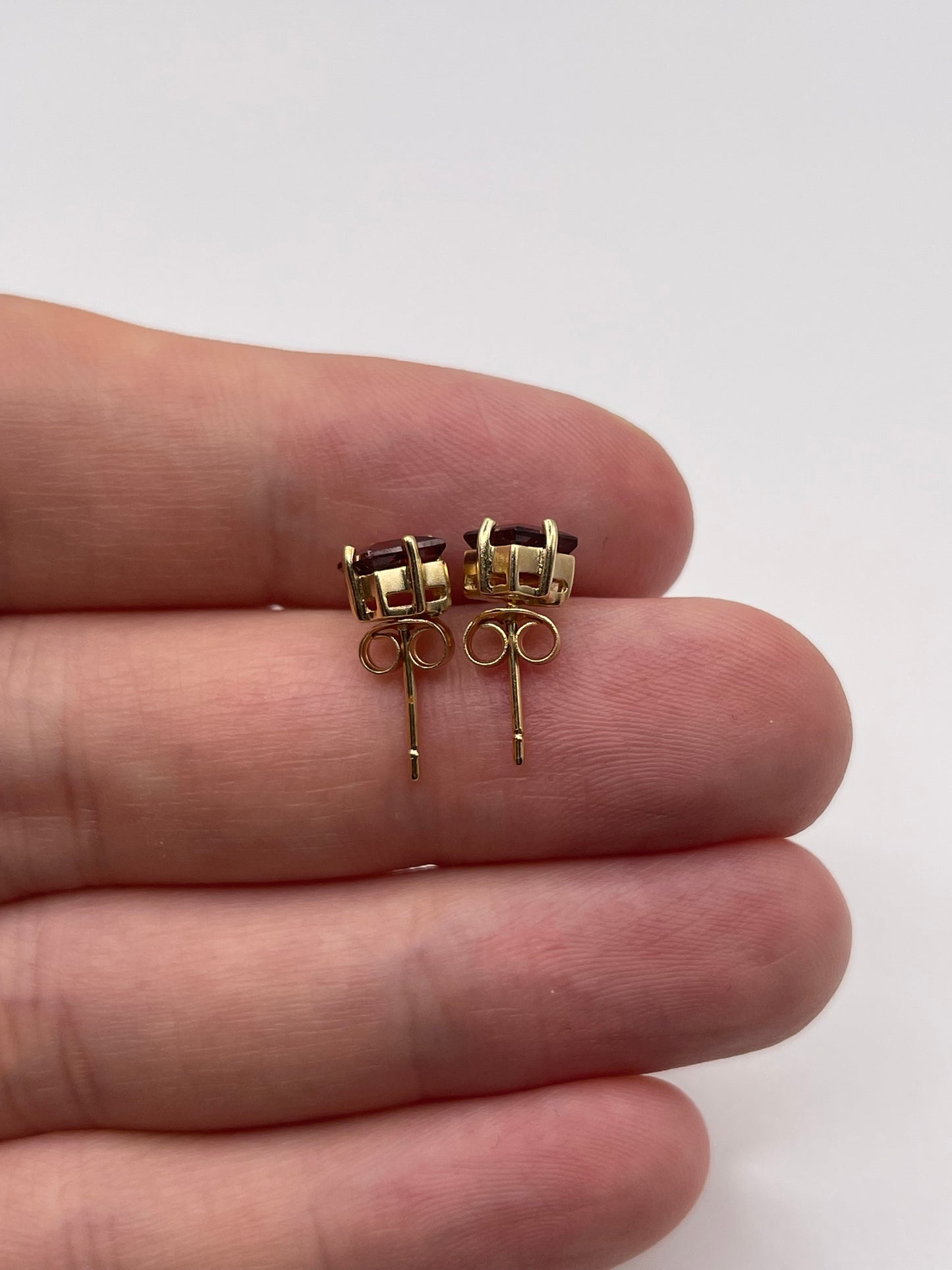 9ct gold garnet earrings