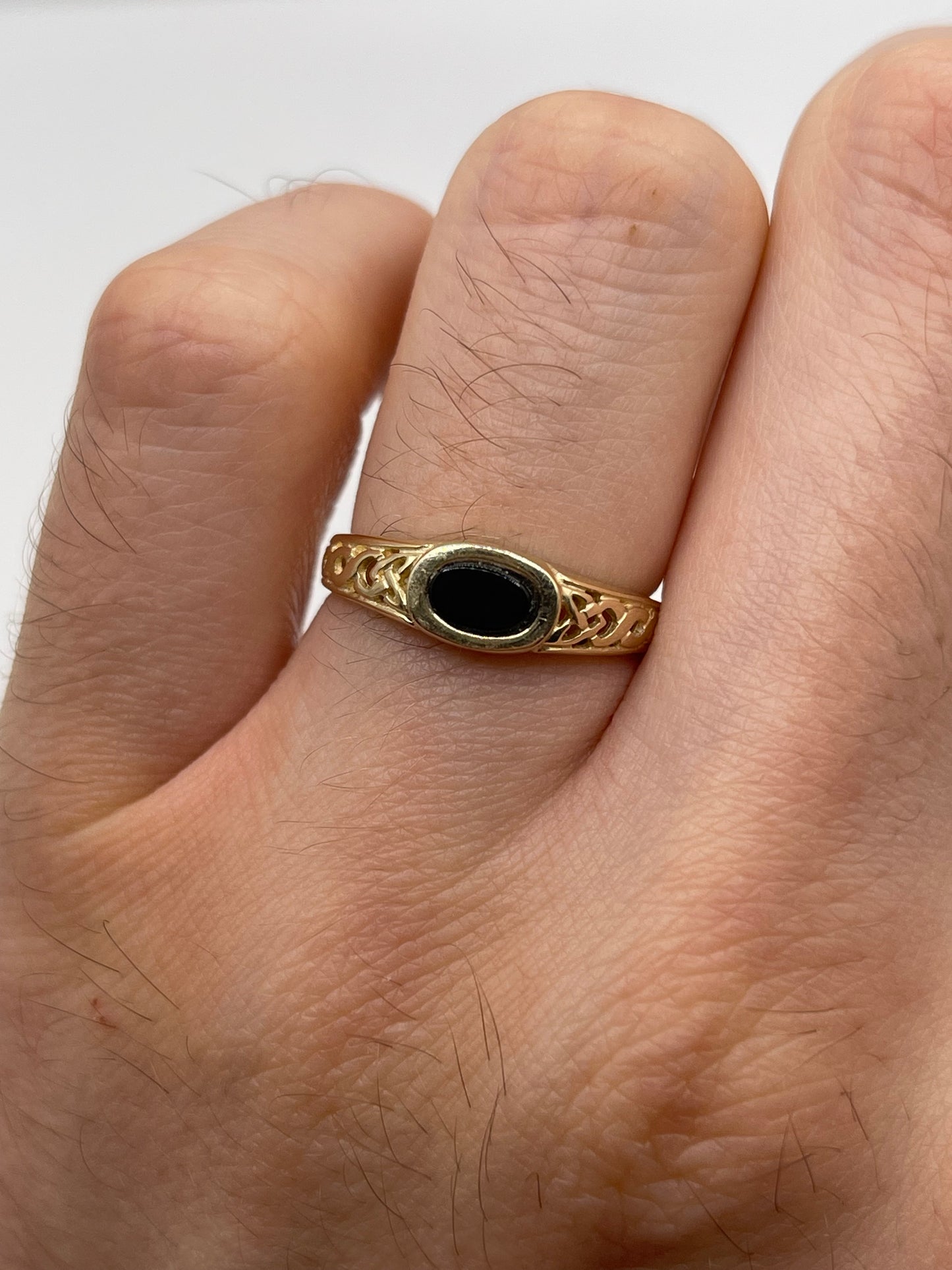 9ct gold onyx ring