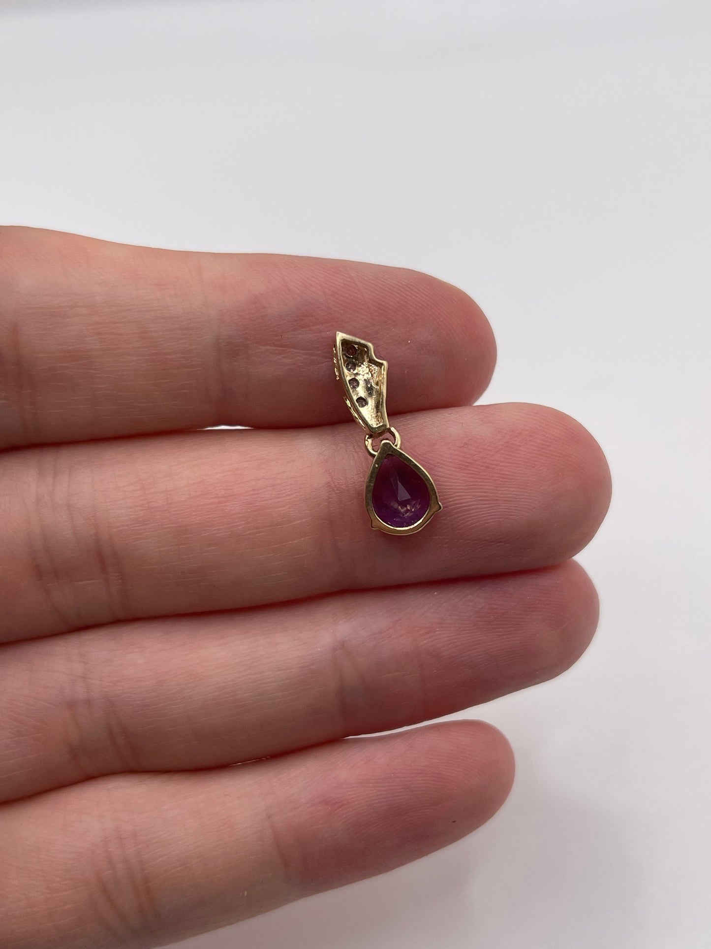 9ct gold amethyst and diamond pendant