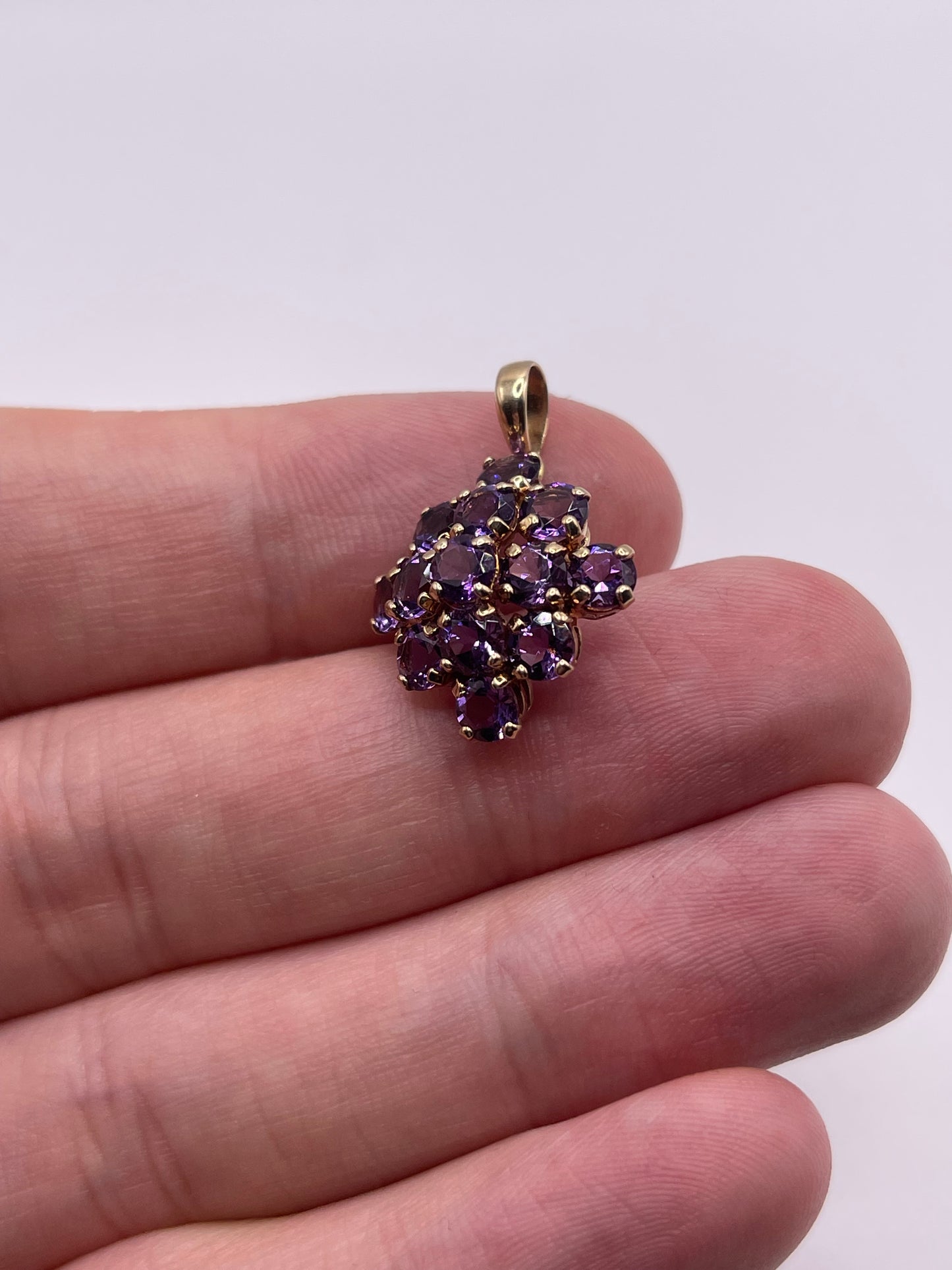 9ct gold amethyst cluster pendant