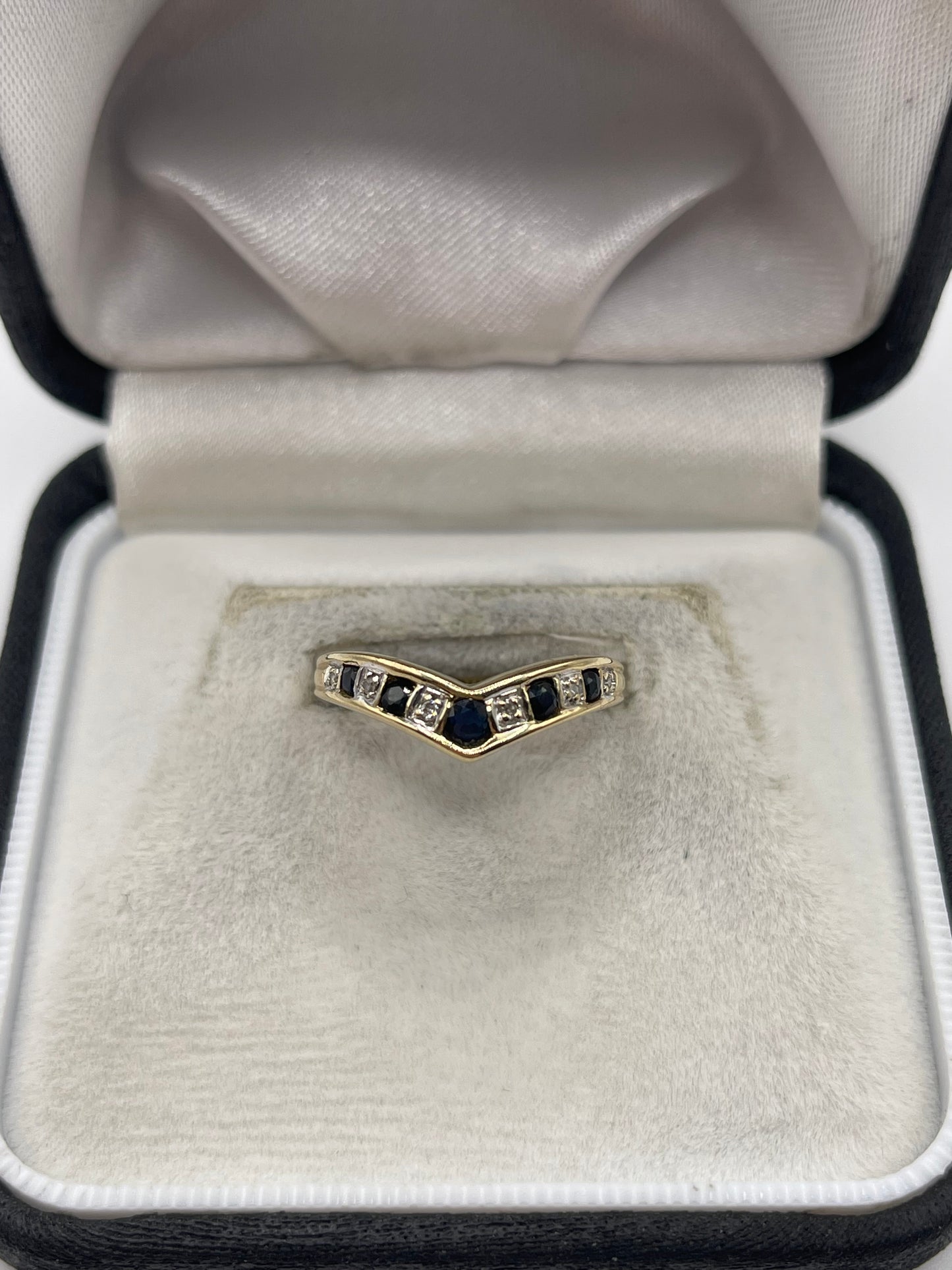 9ct gold sapphire and diamond ring