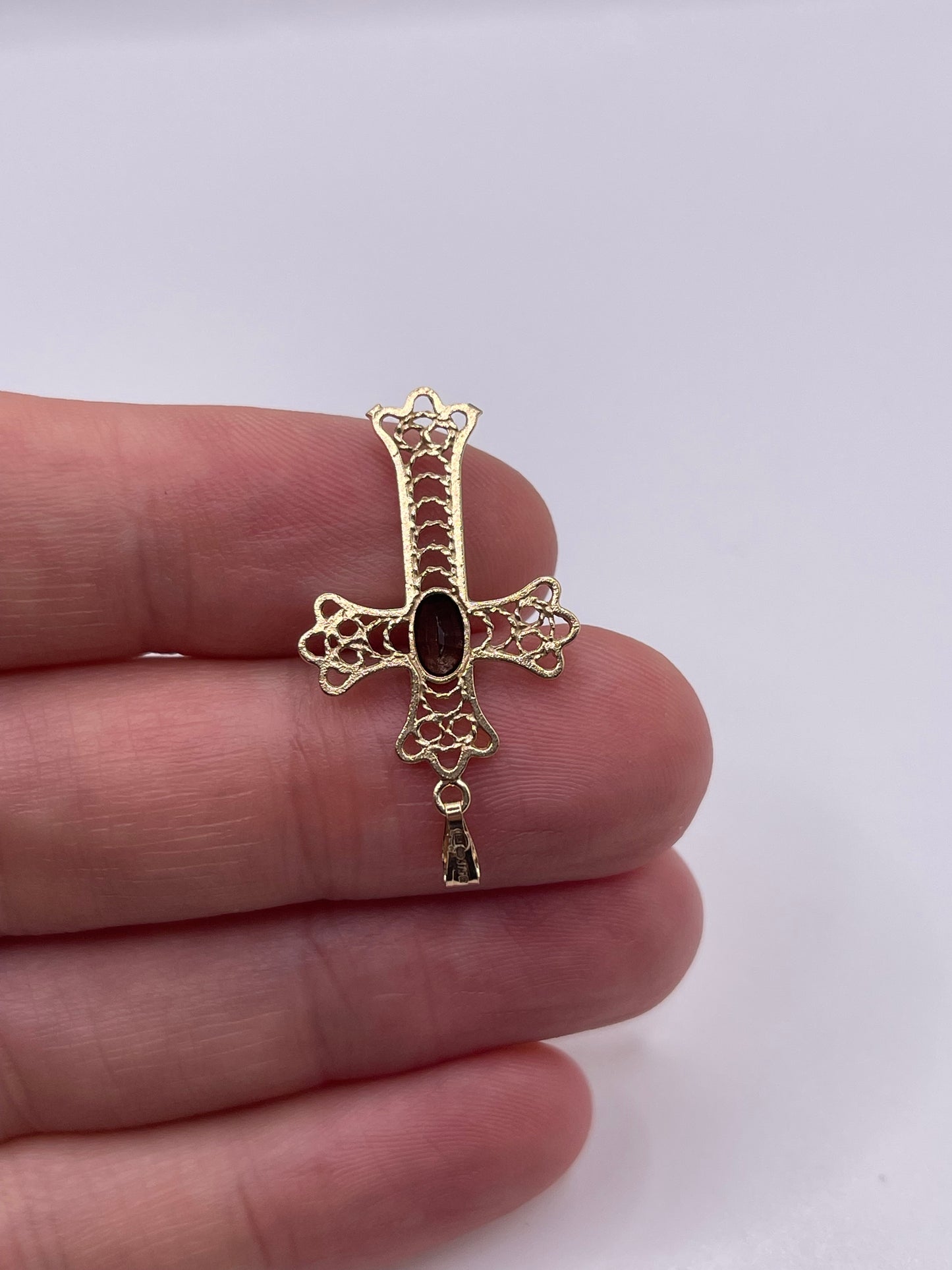 9ct gold garnet cross pendant