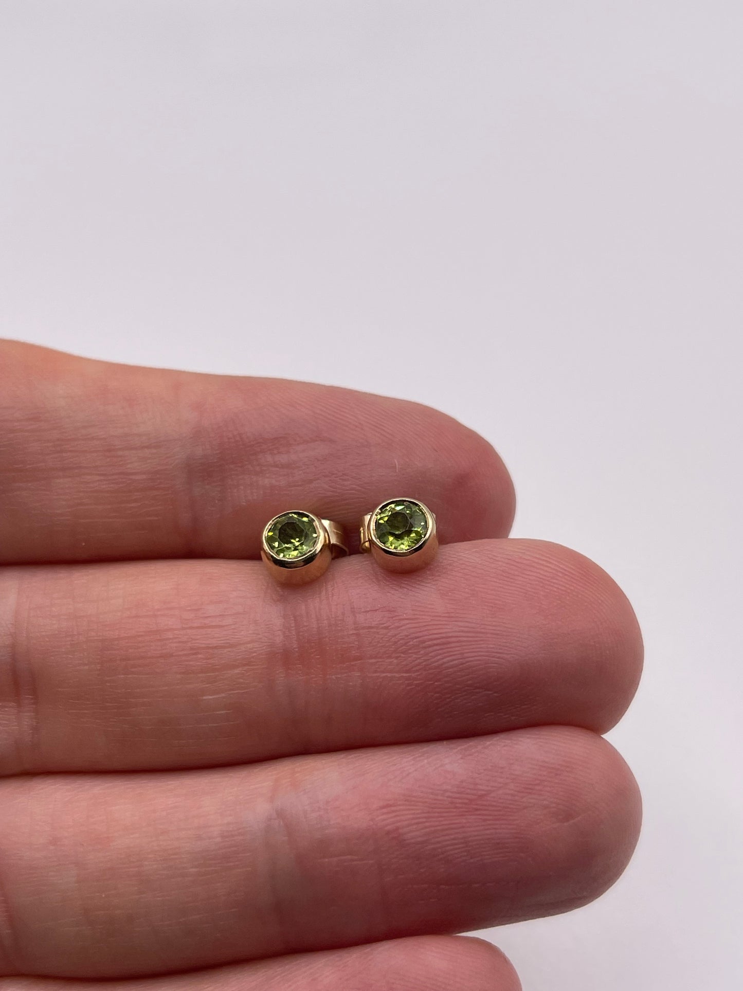 9ct gold peridot earrings
