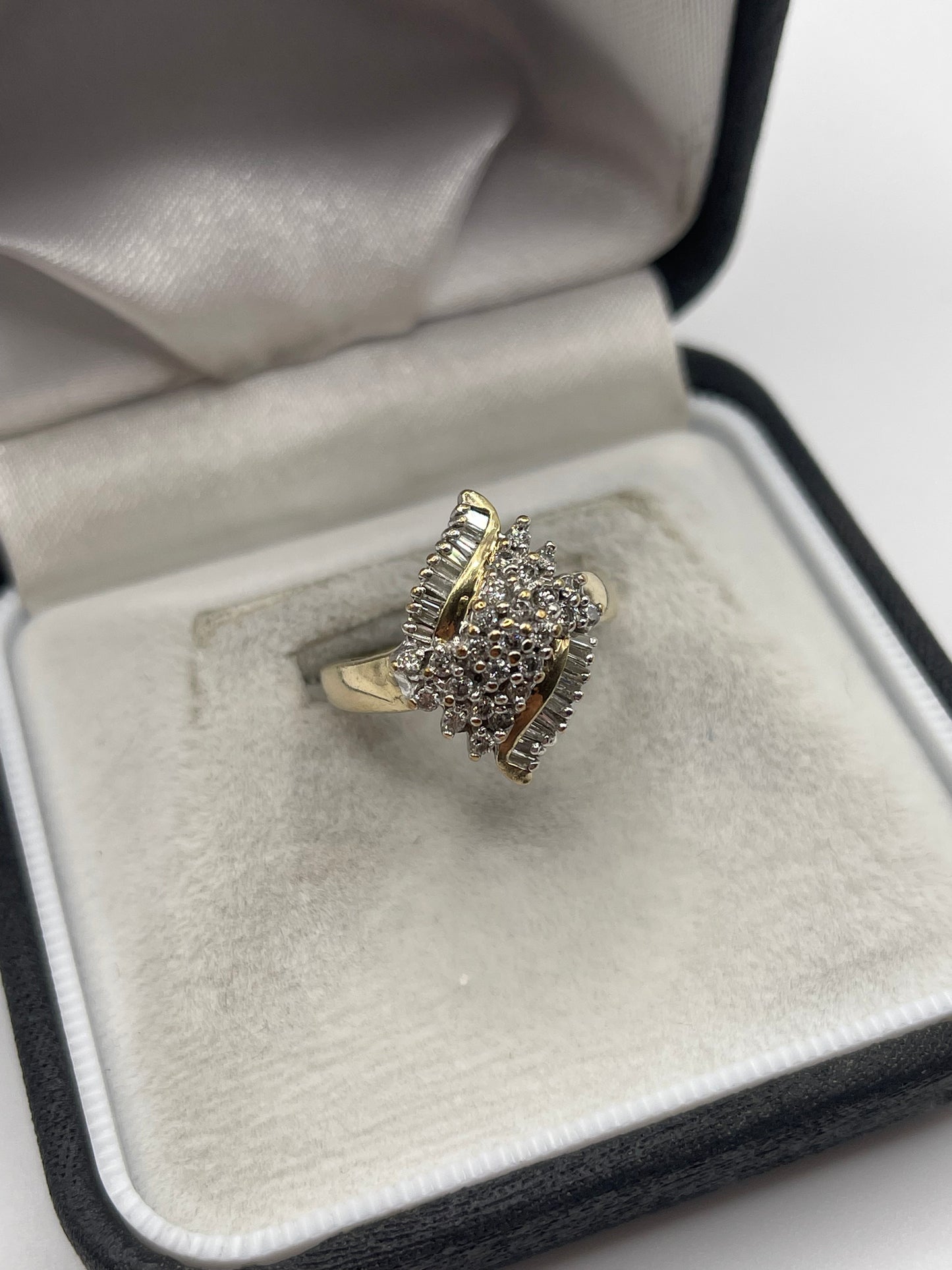 9ct gold diamond cluster ring