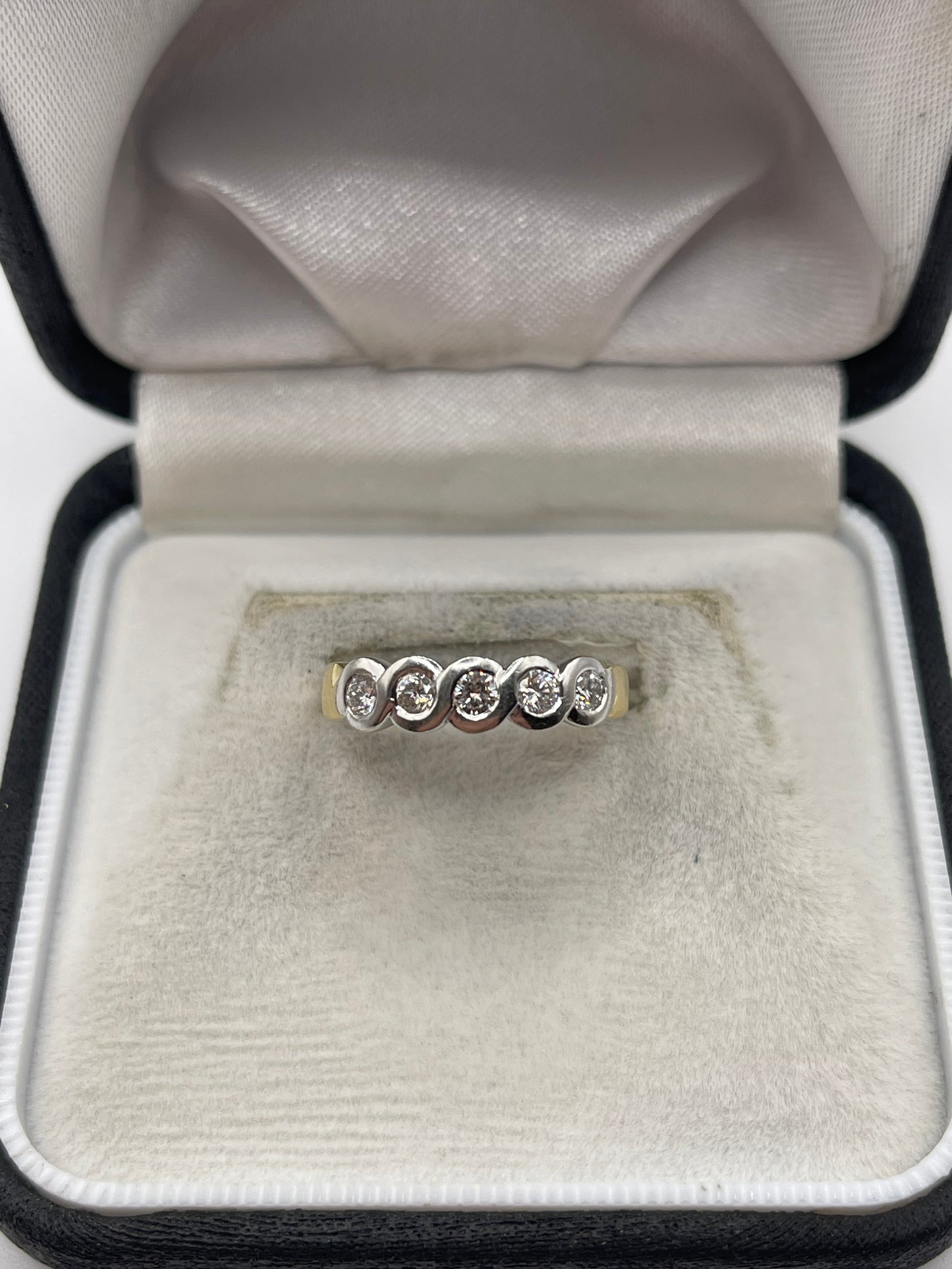 18ct gold 43 point diamond ring