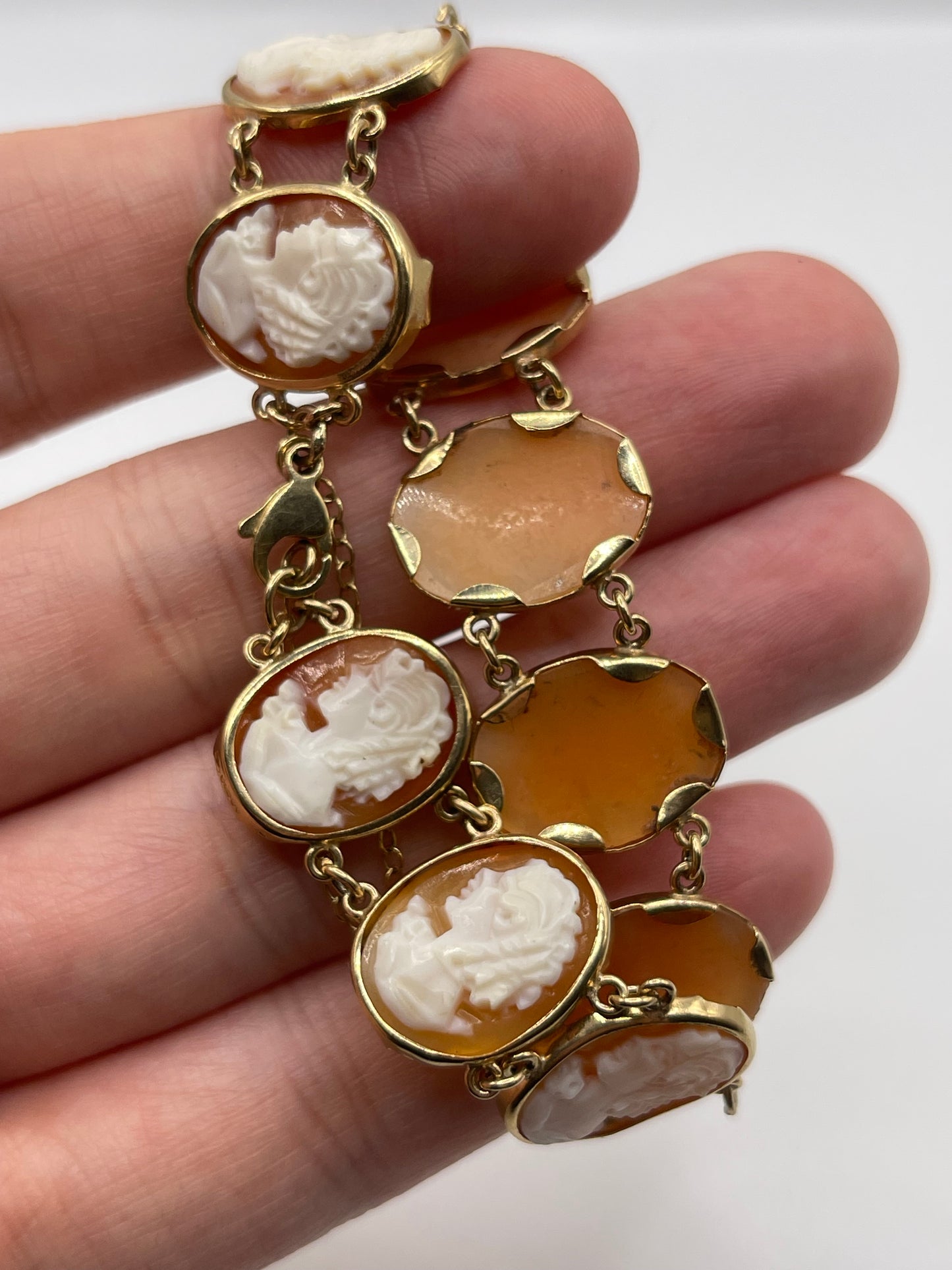 9ct gold cameo bracelet