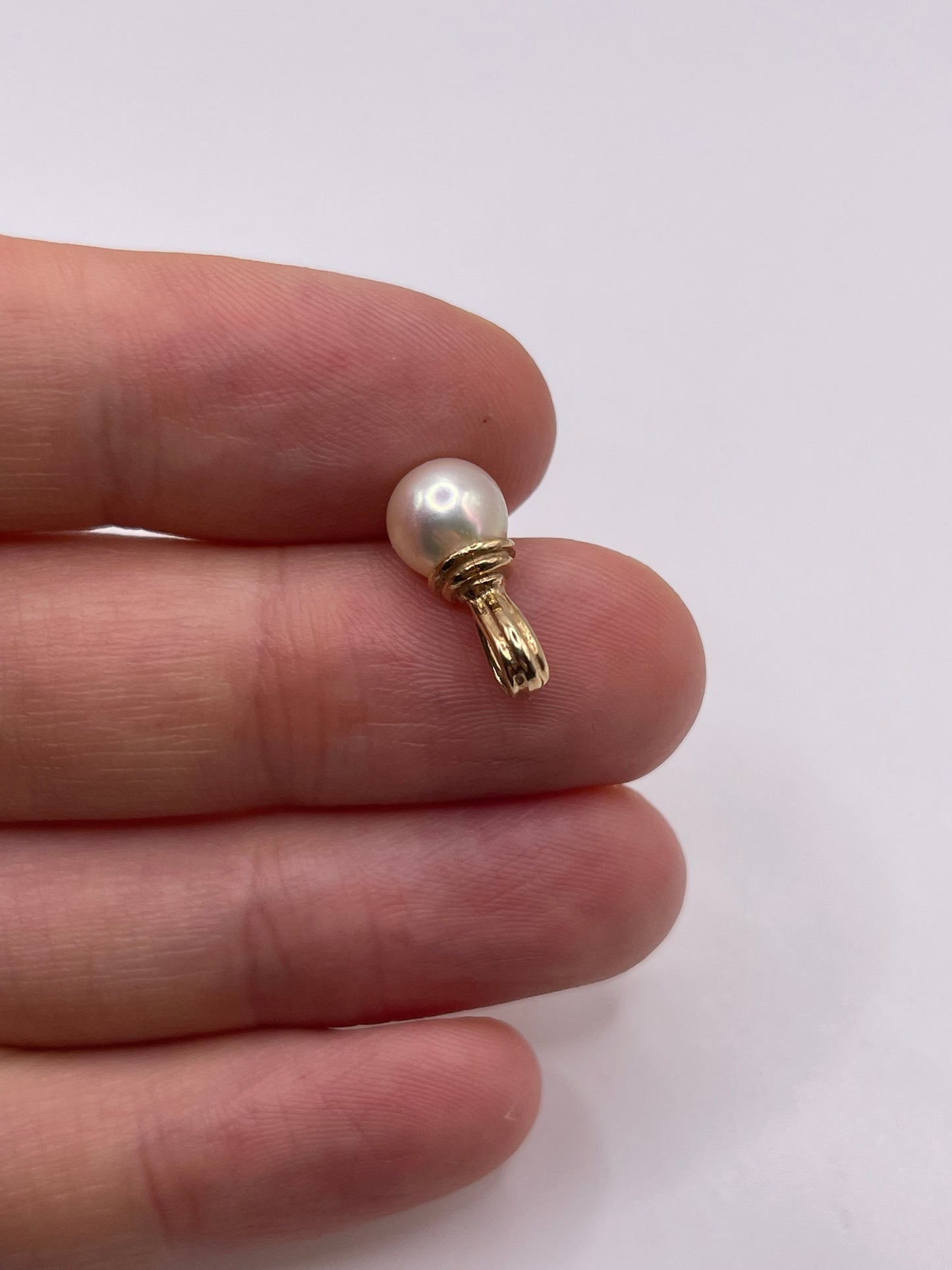 9ct gold pearl pendant