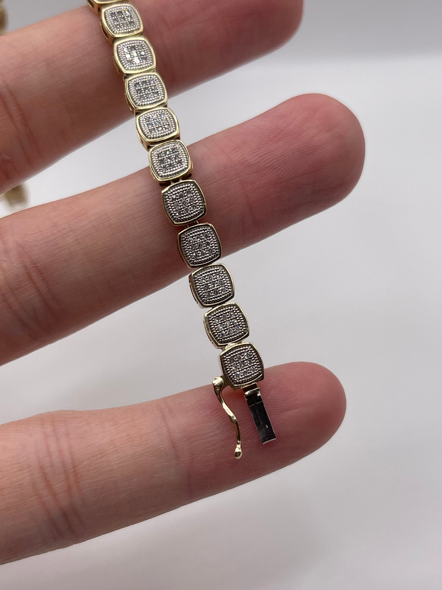 9ct gold 2.5ct diamond bracelet