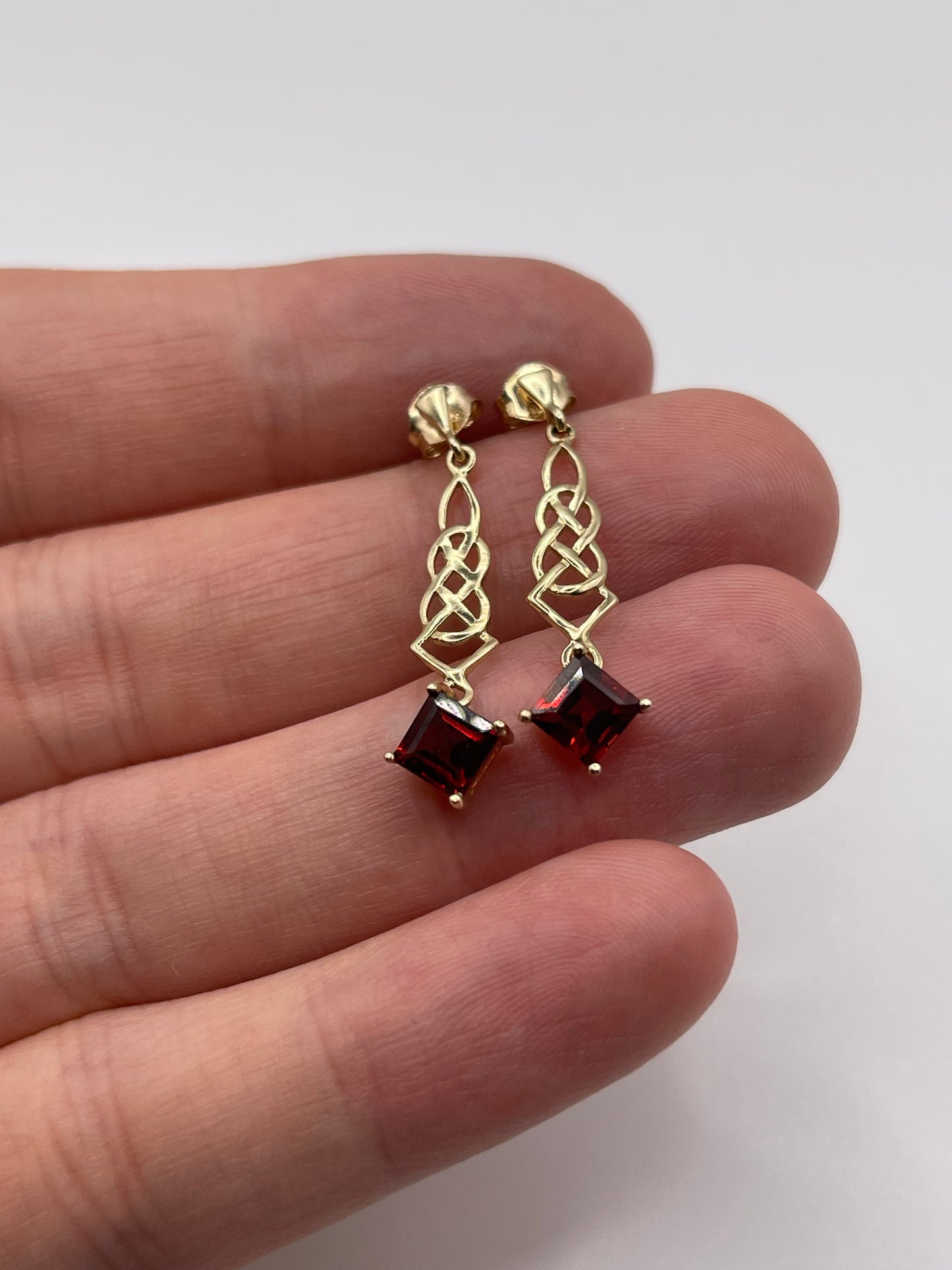 9ct gold garnet earrings