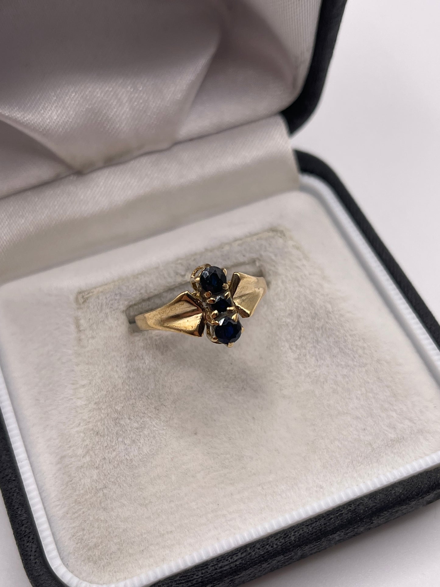 9ct gold sapphire ring