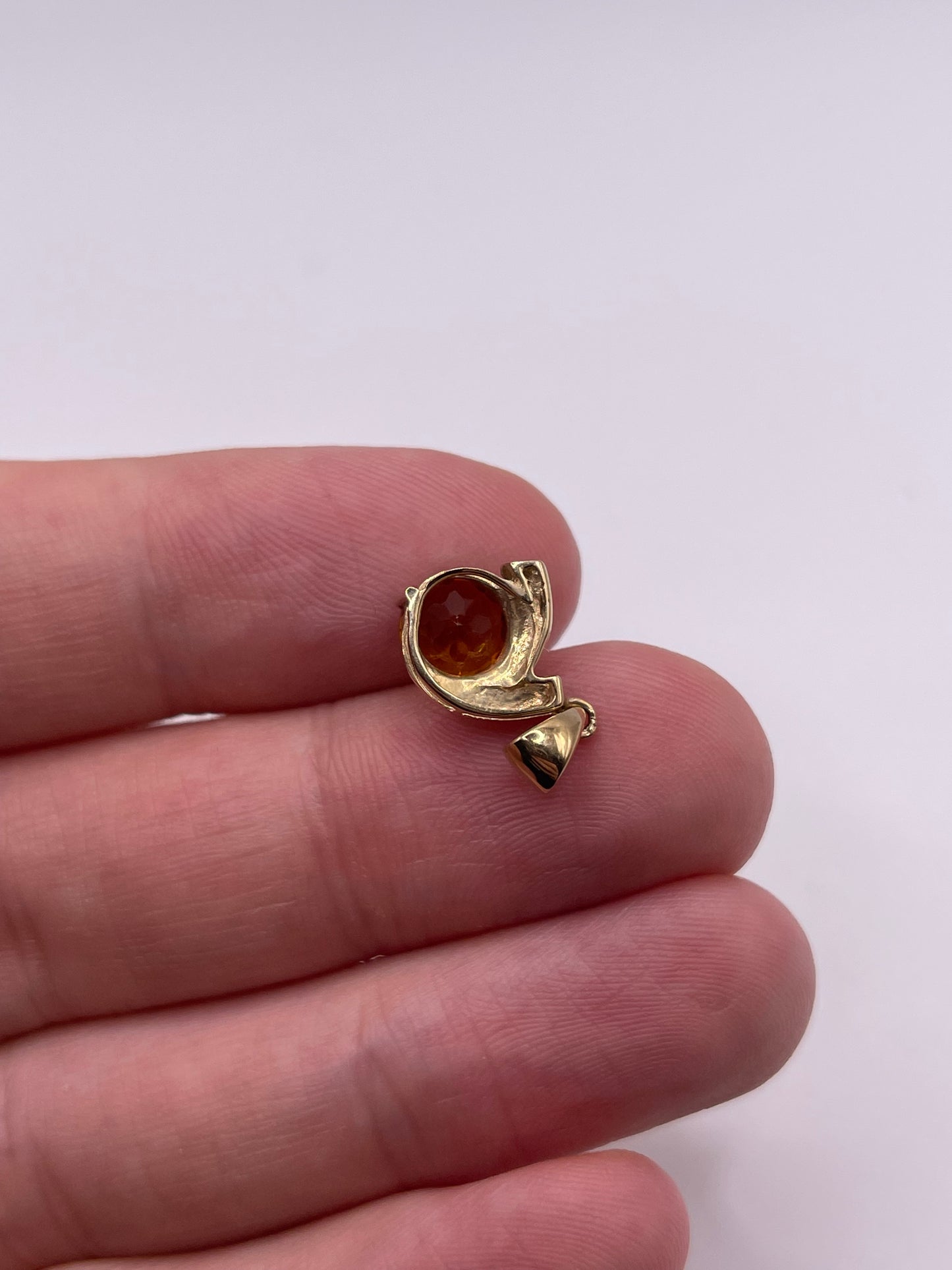 9ct gold citrine pendant