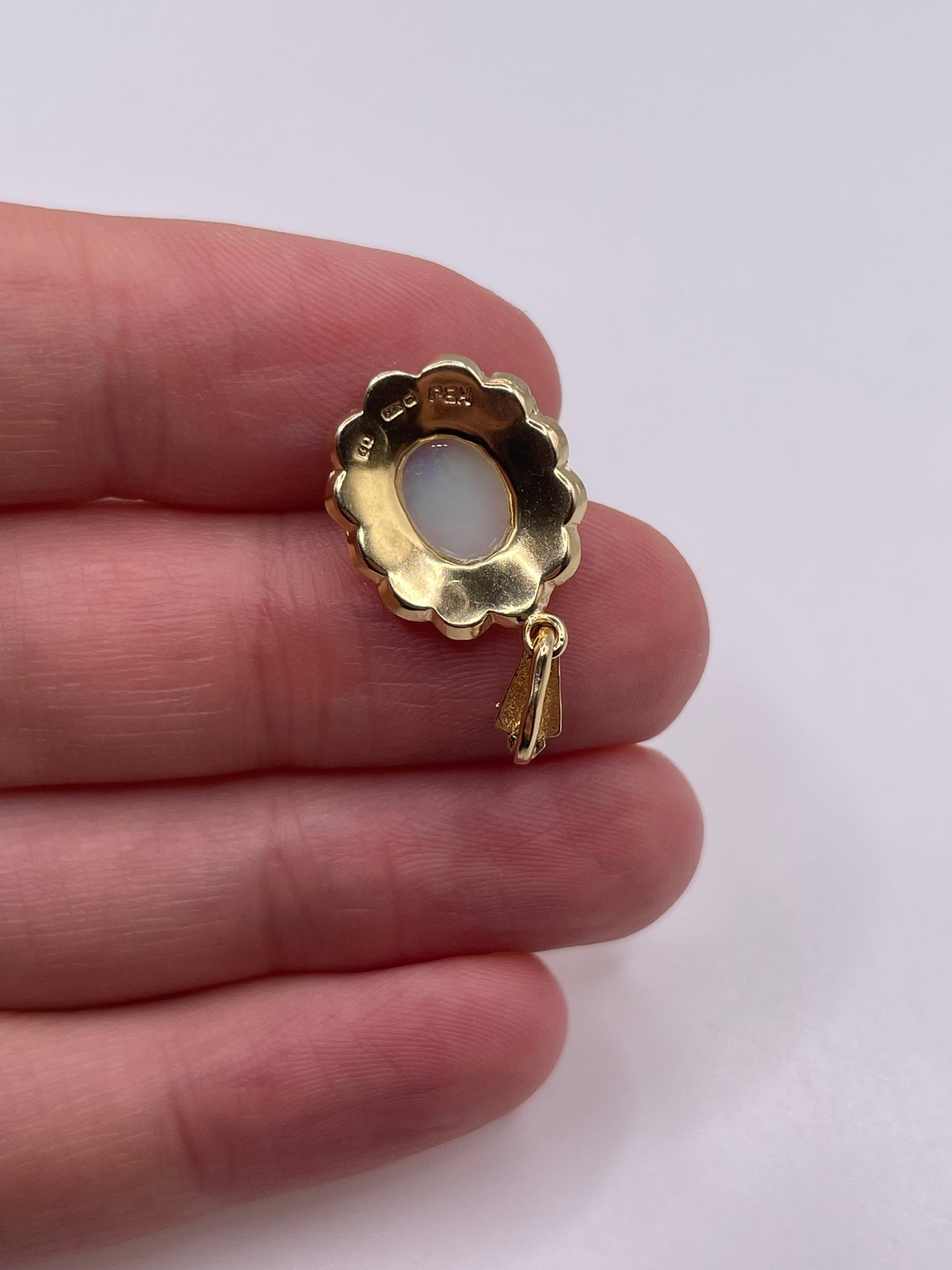9ct gold opal cluster pendant