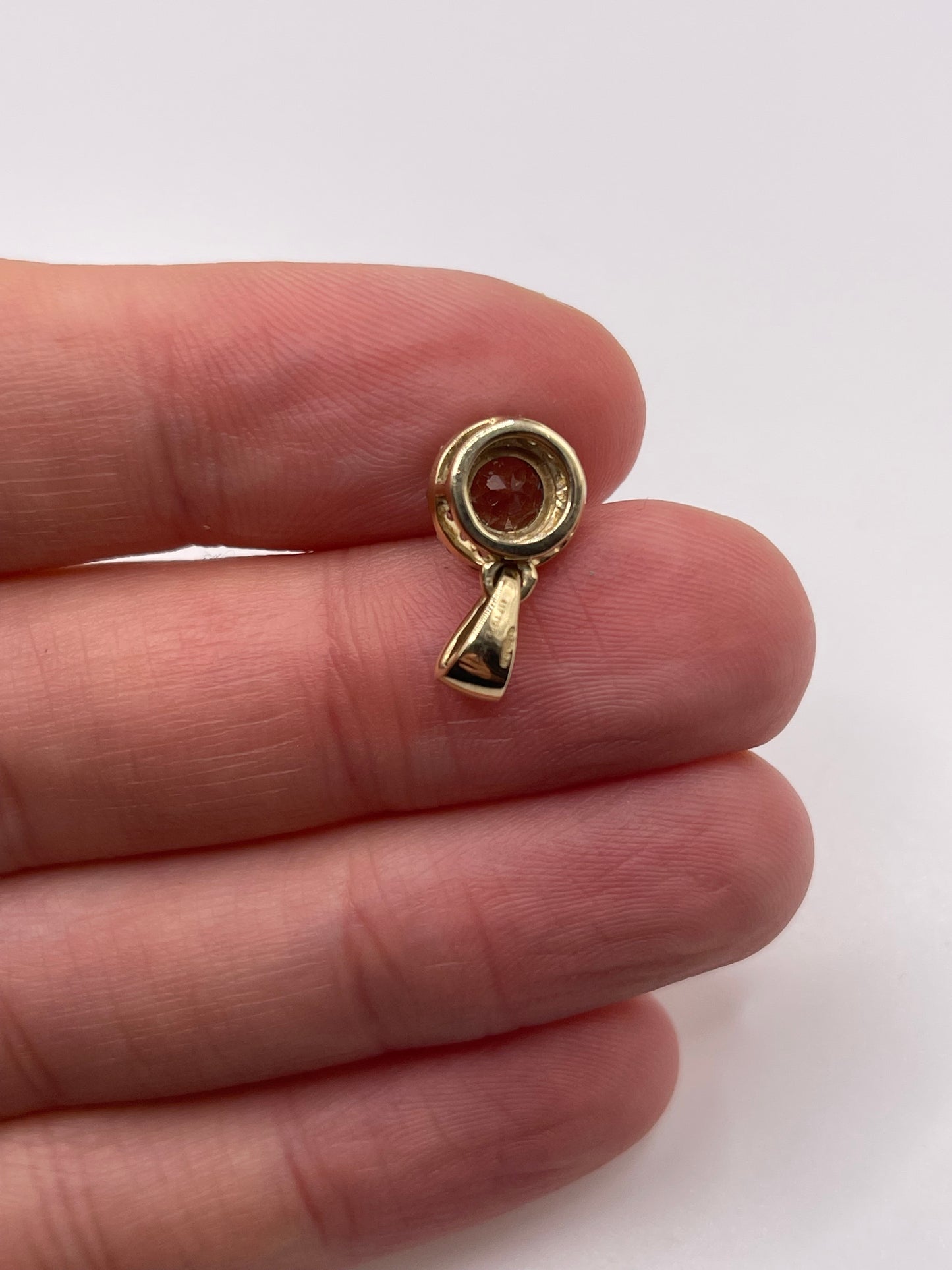 9ct gold quartz and zircon pendant