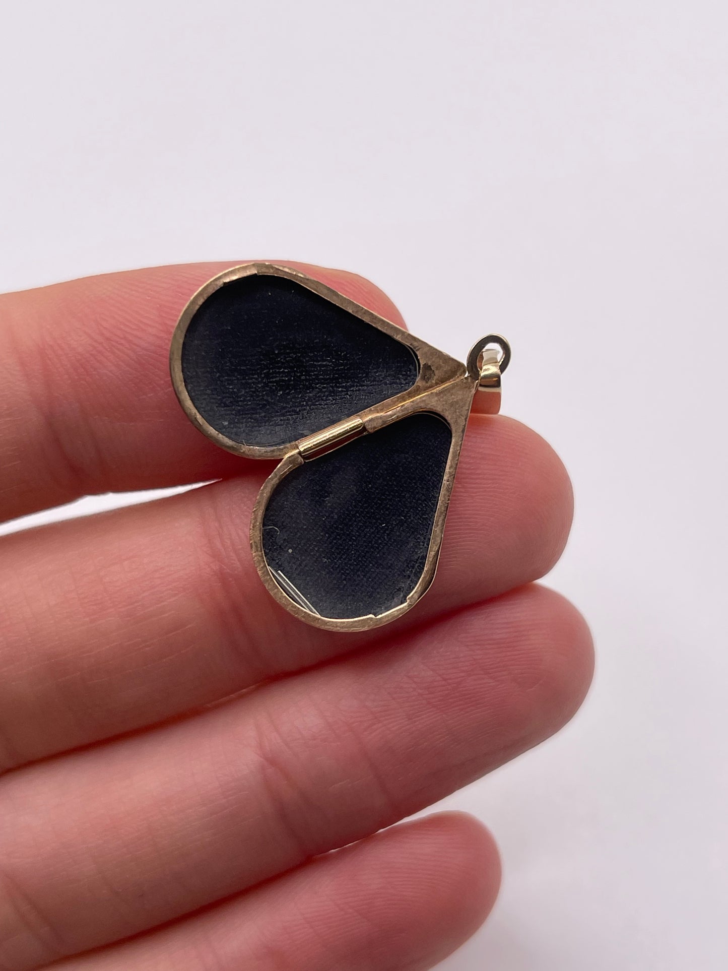 9ct gold locket pendant
