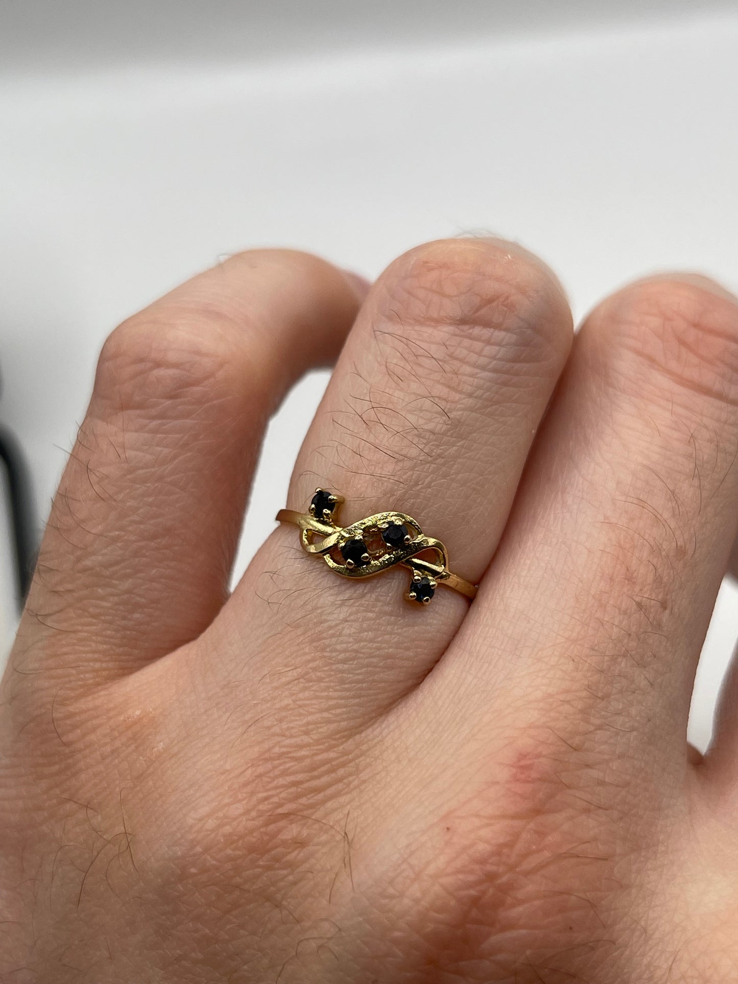 9ct gold sapphire ring