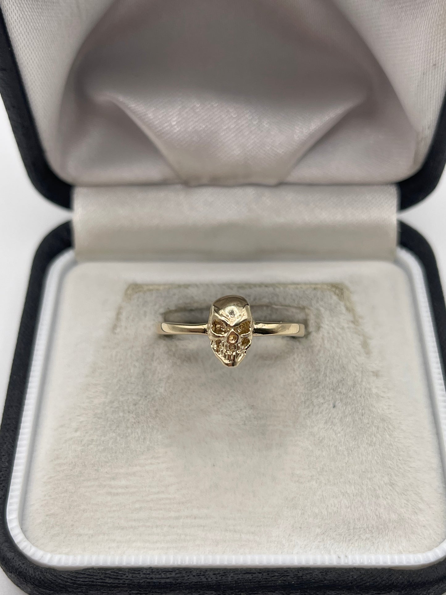 9ct gold skull ring