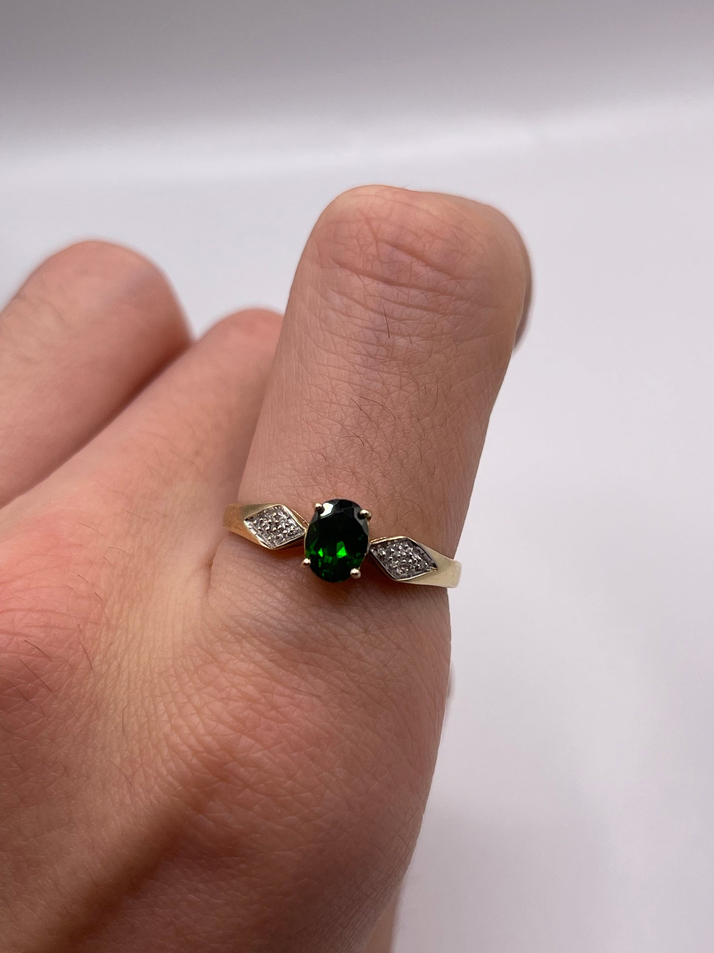 9ct gold diopside and diamond ring