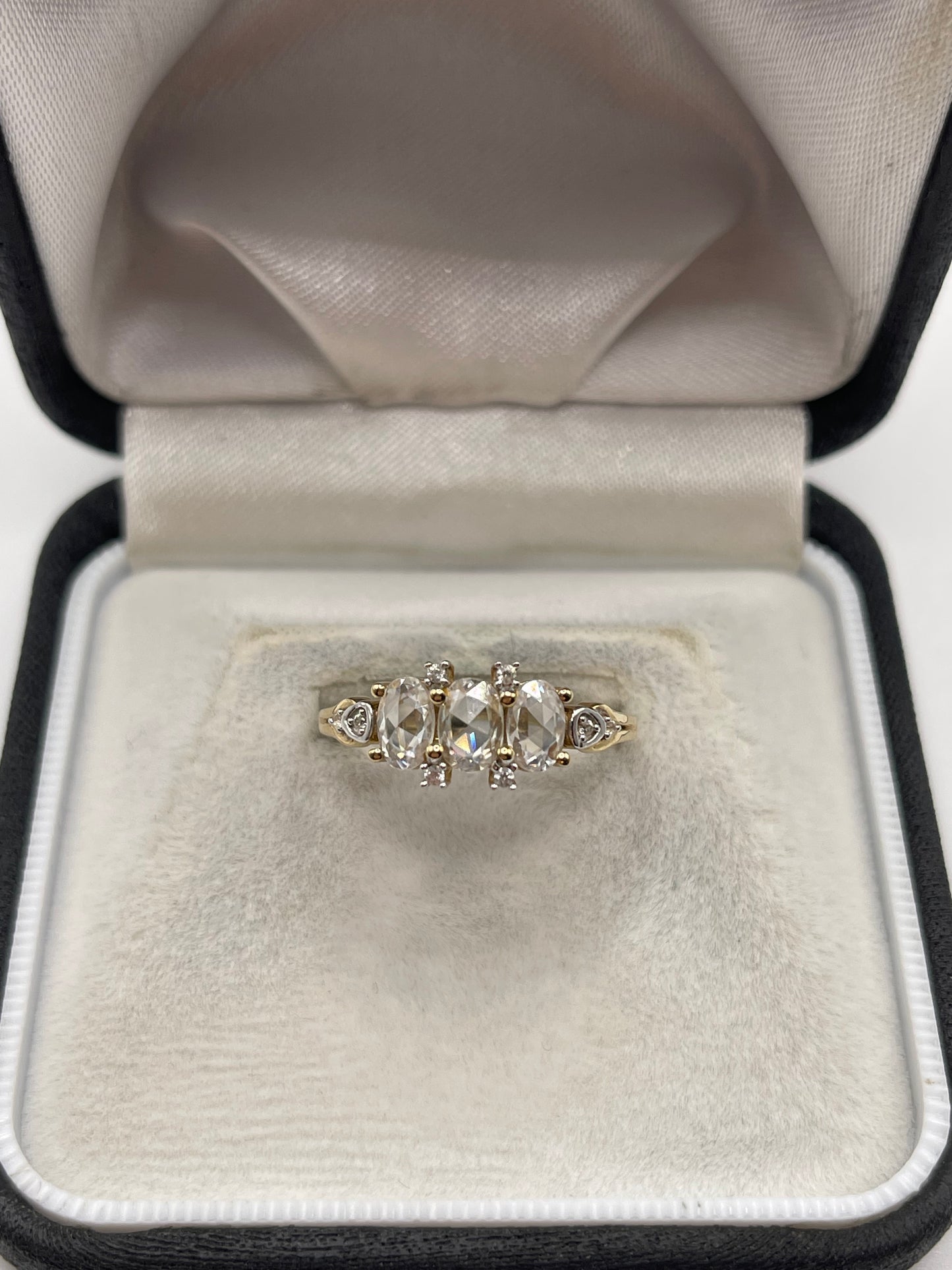 9ct gold zircon ring