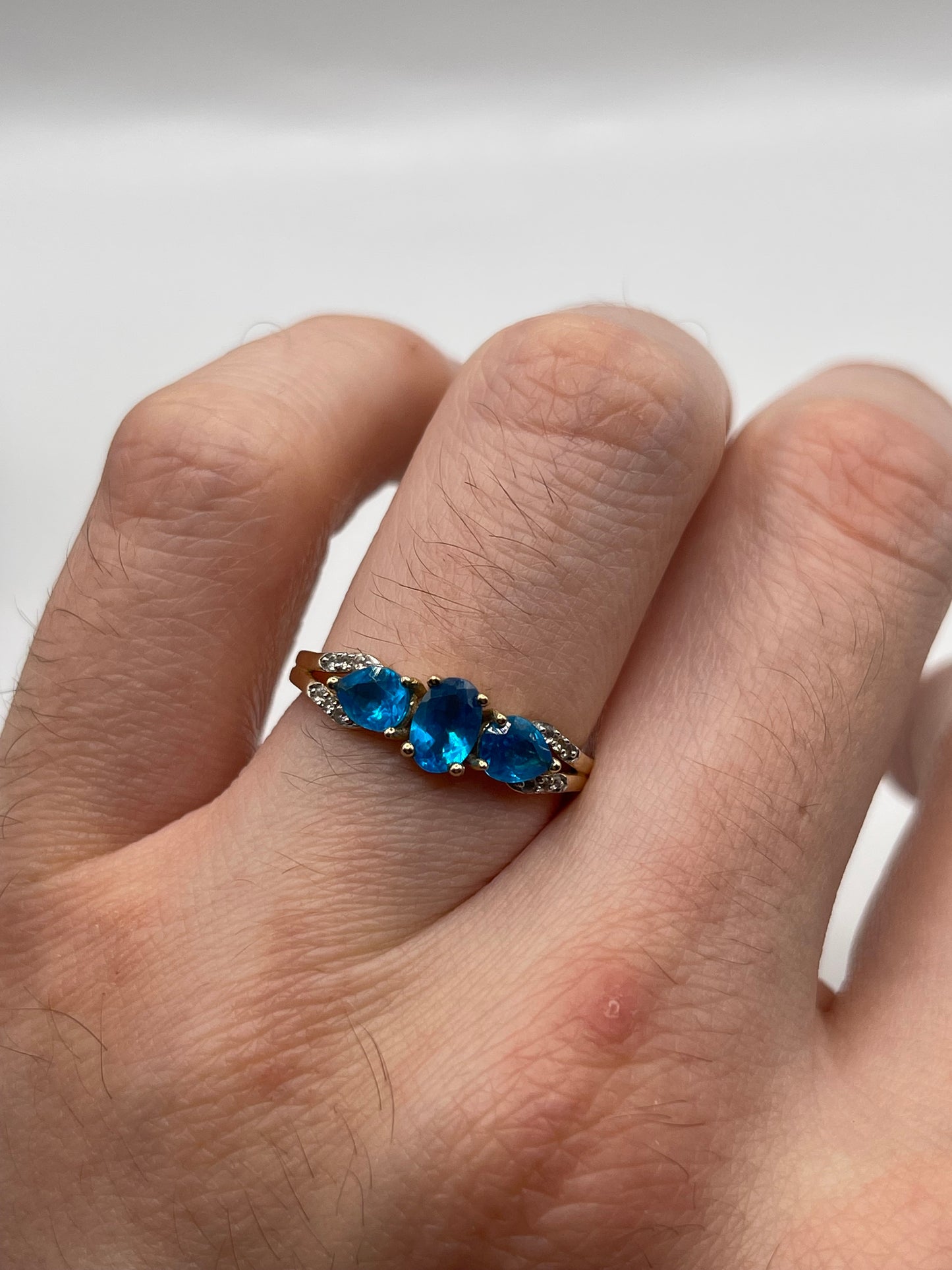 9ct gold blue apatite and zircon ring