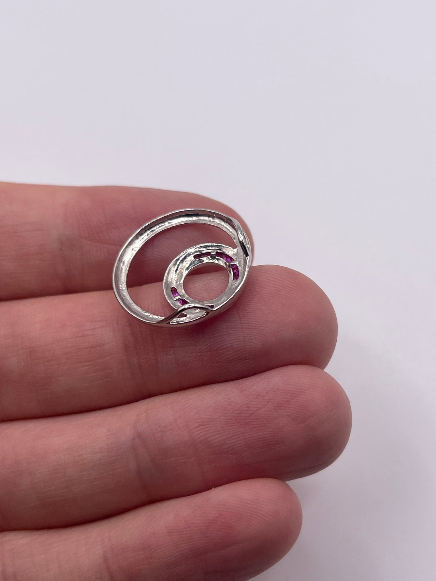 9ct white gold ruby pendant