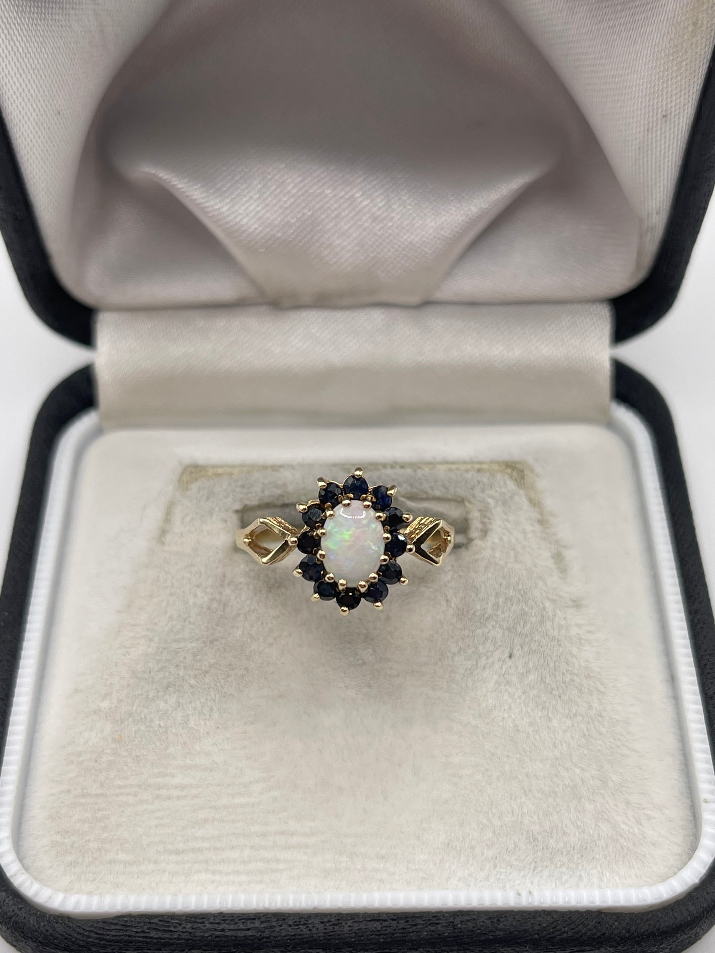 9ct gold opal and sapphire ring
