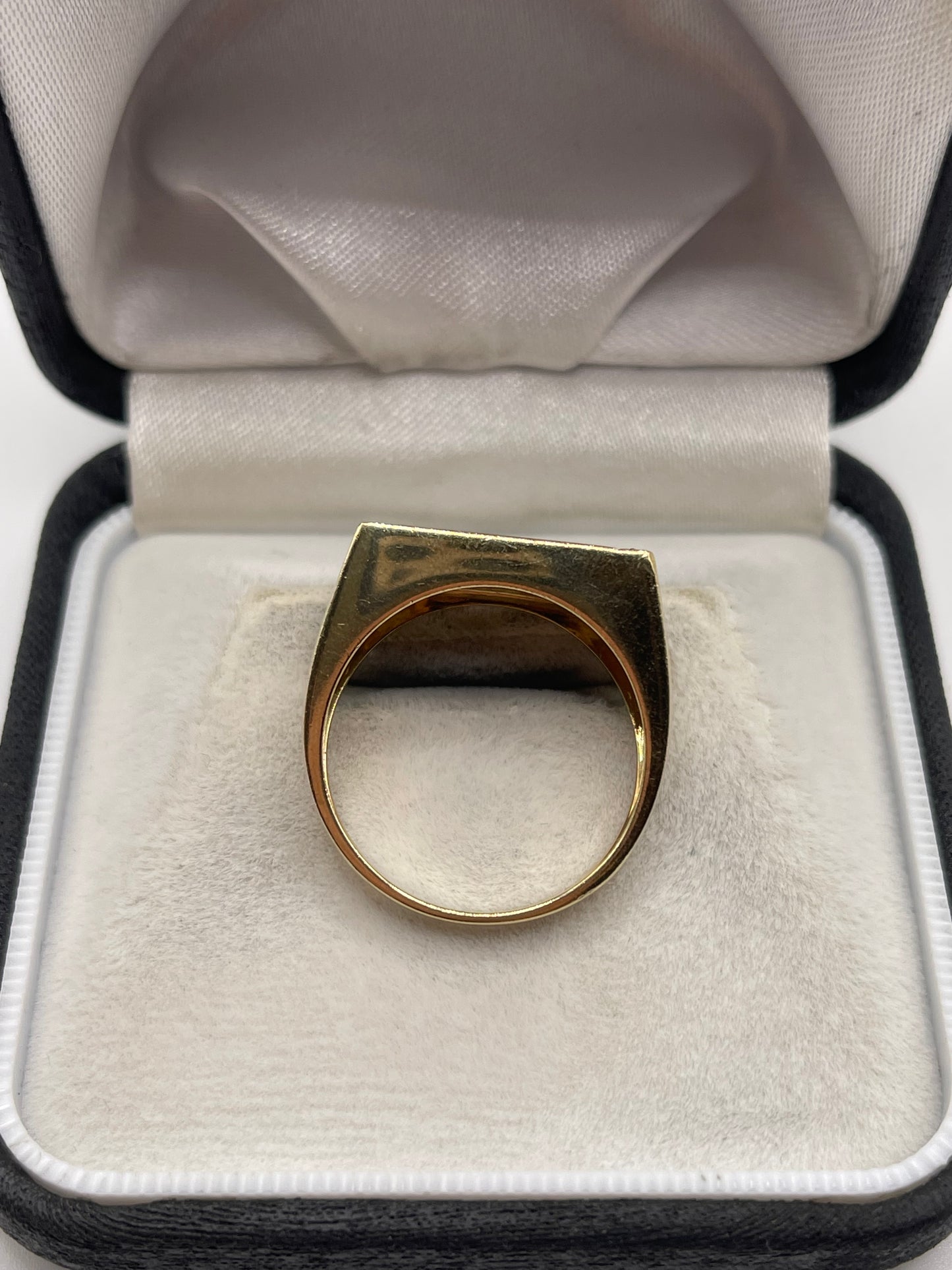 9ct gold onyx and diamond ring