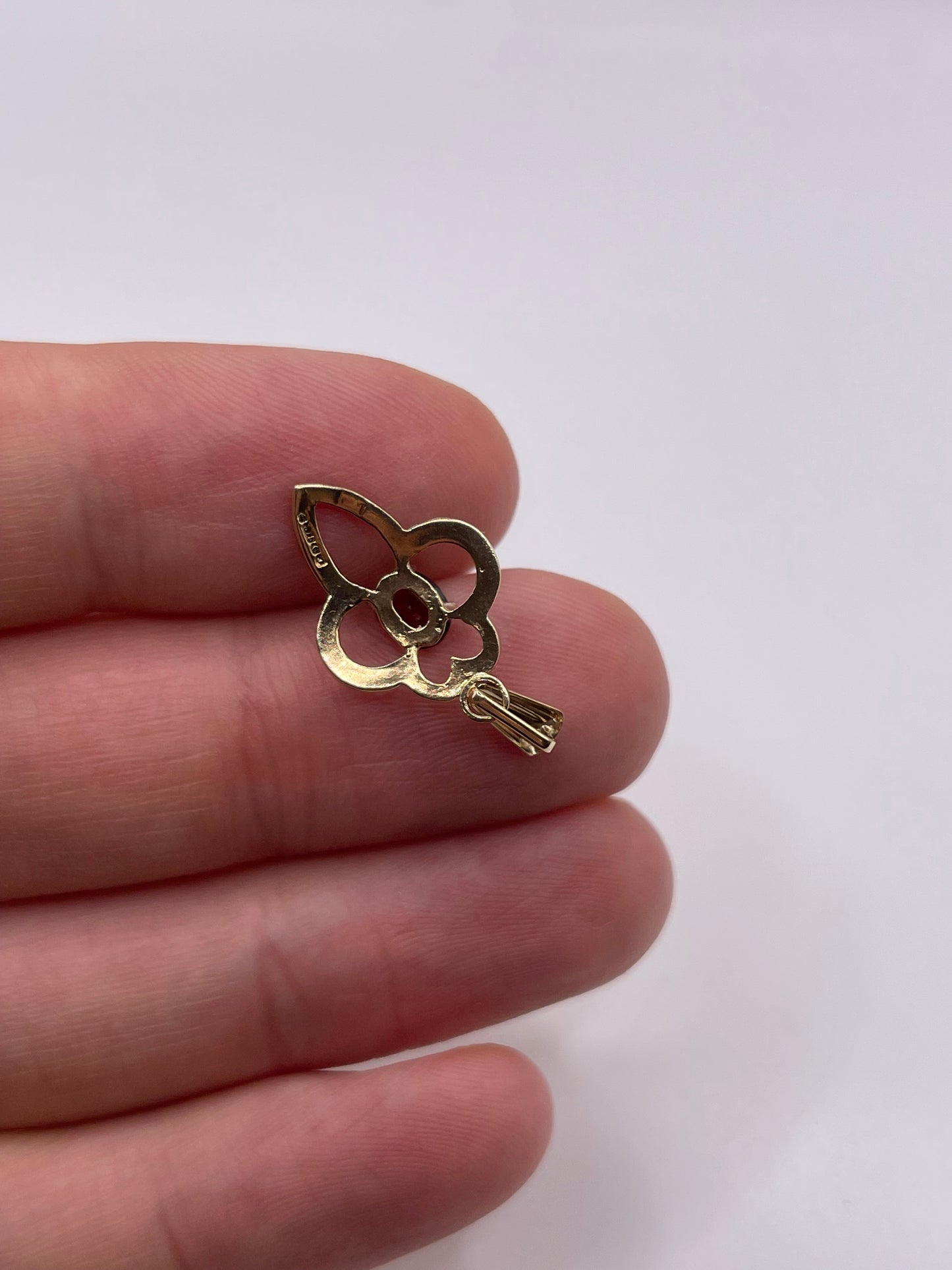 9ct gold garnet pendant