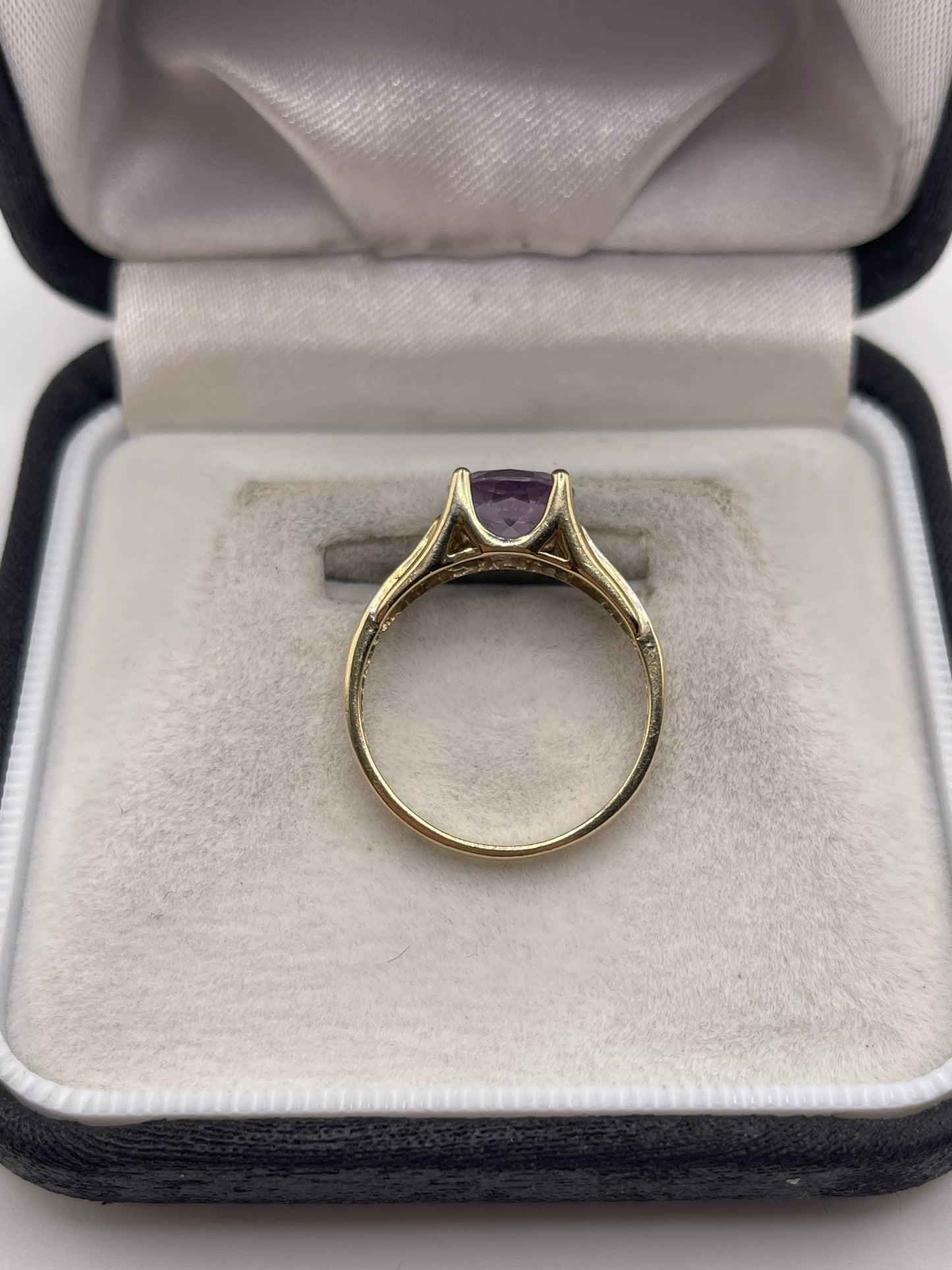 9ct gold amethyst and diamond ring