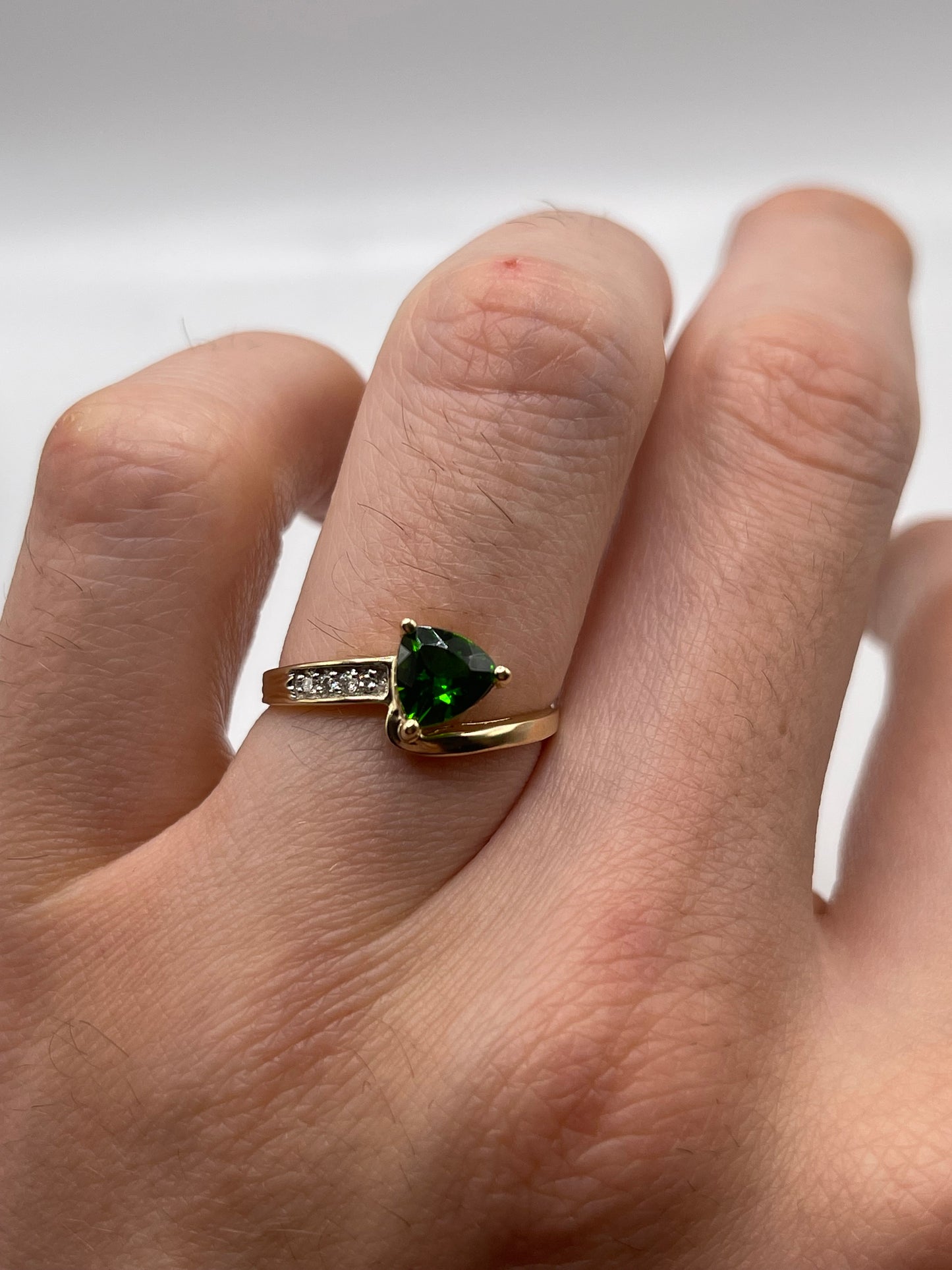 14ct gold diopside and diamond ring