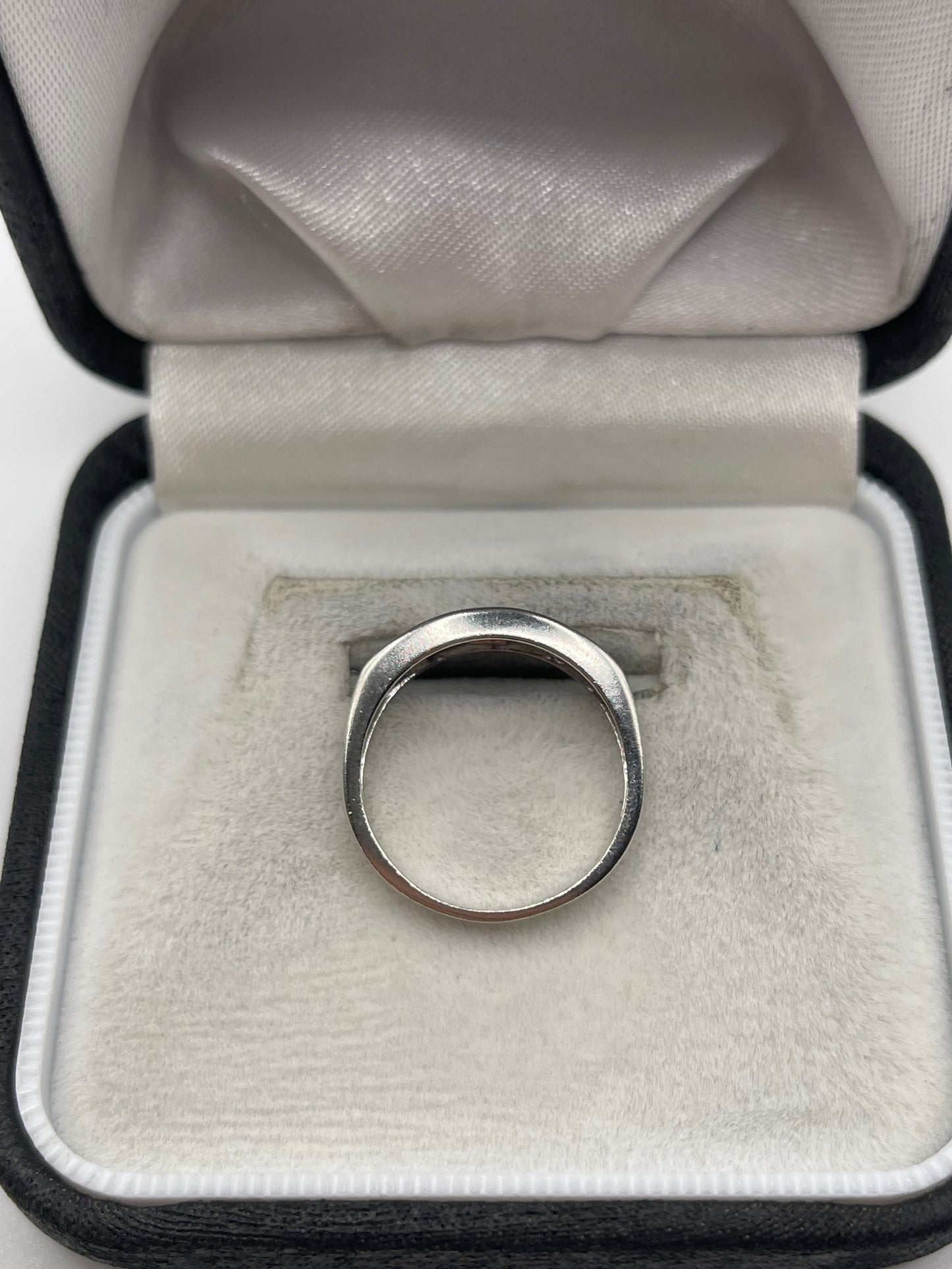 9ct white gold amethyst and diamond ring