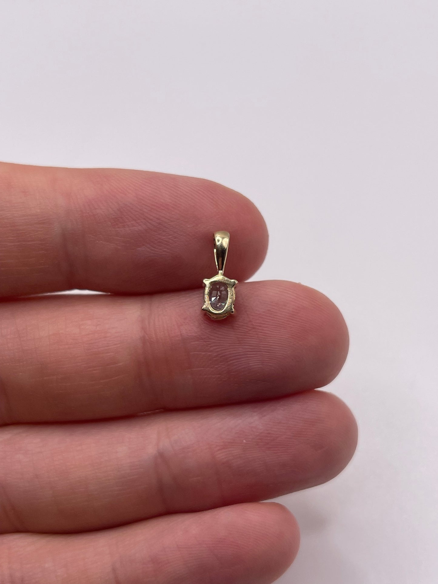 9ct gold blue zircon pendant