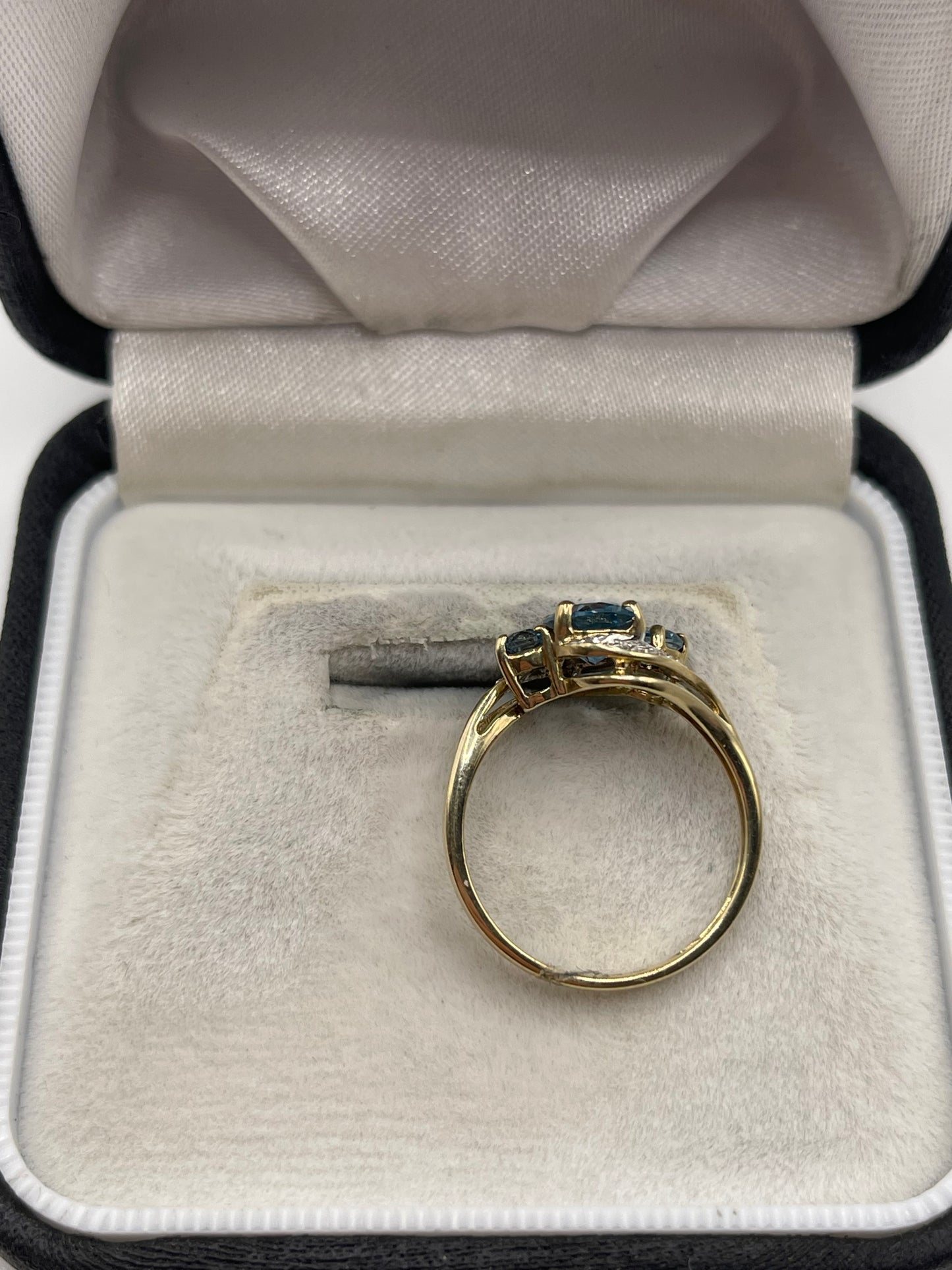 9ct gold topaz and diamond ring