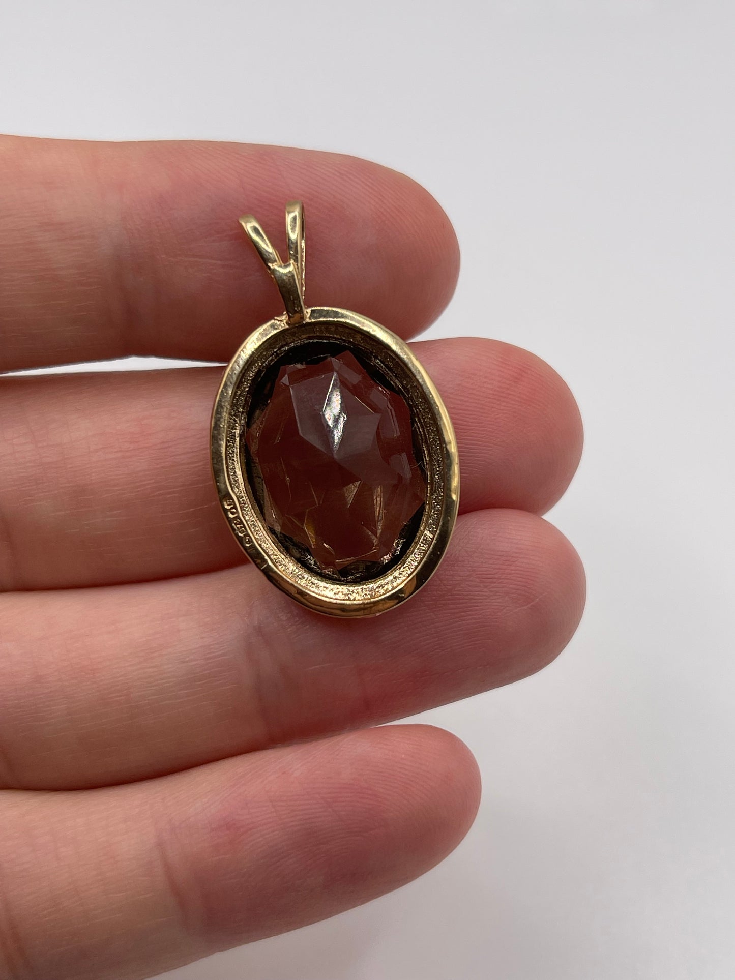 9ct gold Smokey quartz pendant