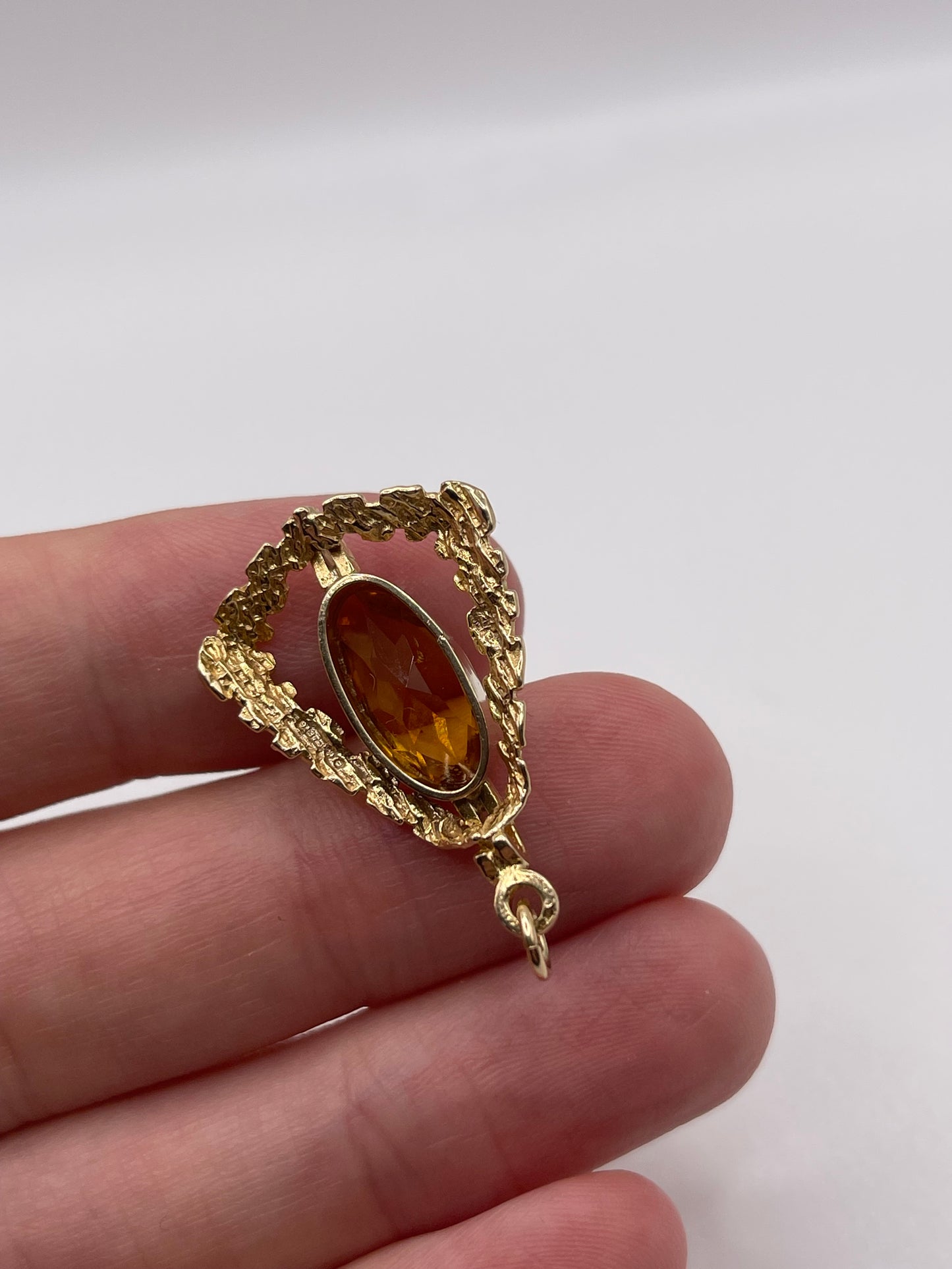 9ct gold citrine pendant