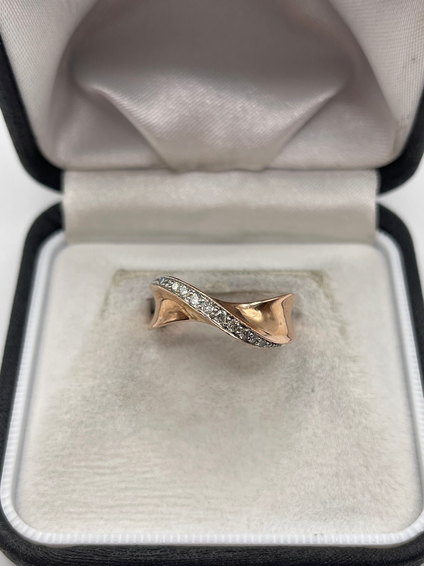 9ct rose gold diamond ring