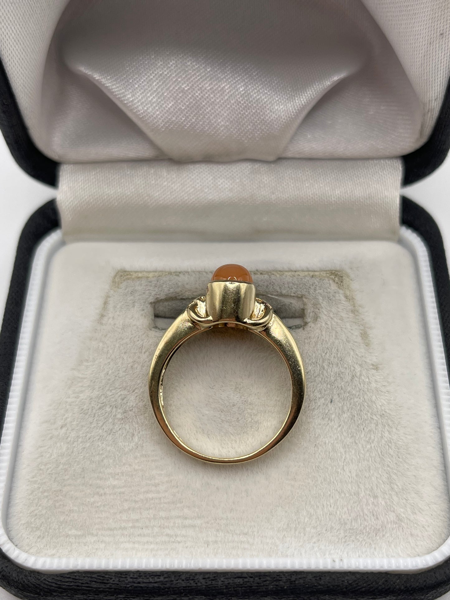 9ct gold peach moonstone ring