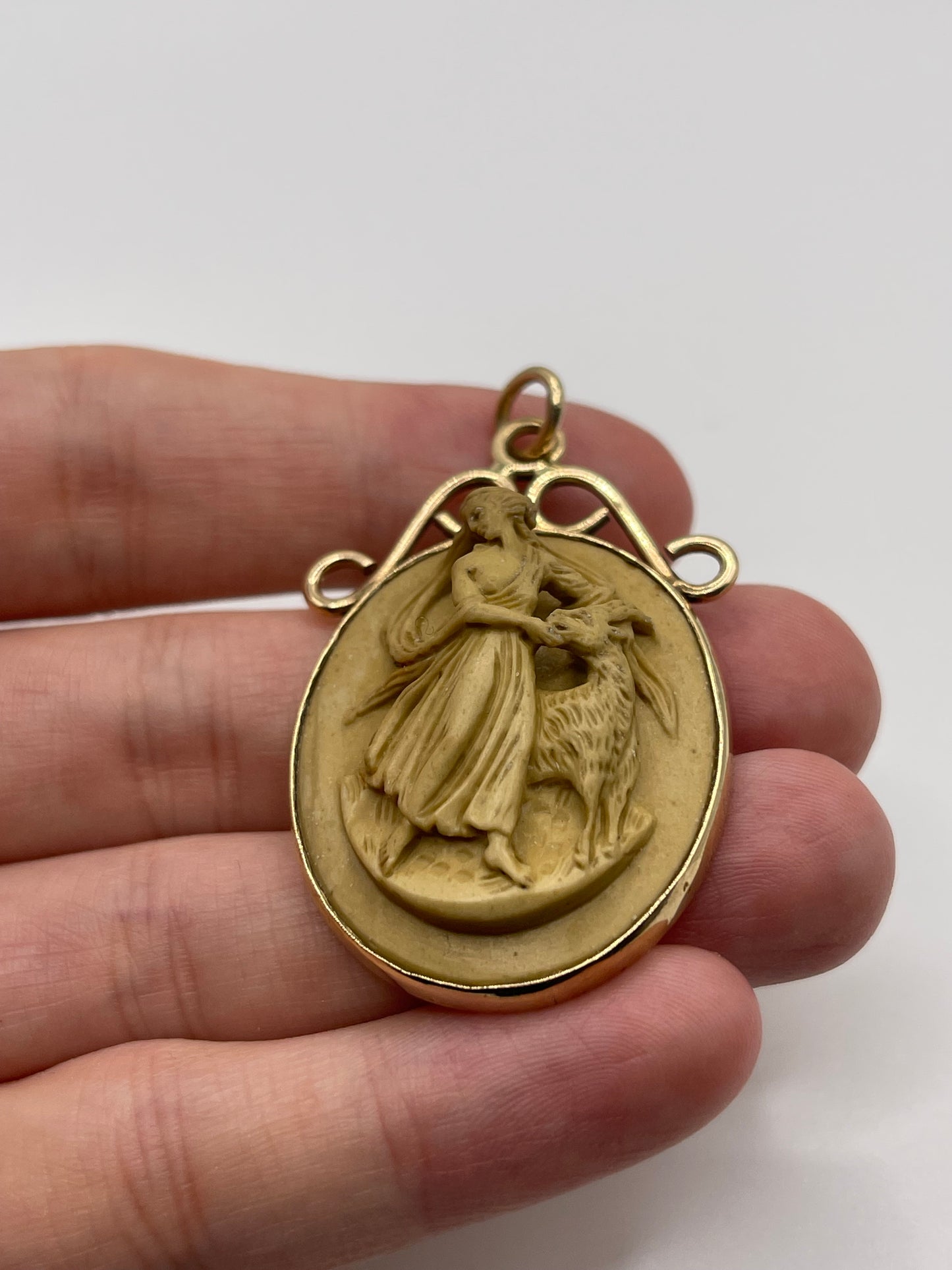 Antique 9ct gold lava cameo pendant
