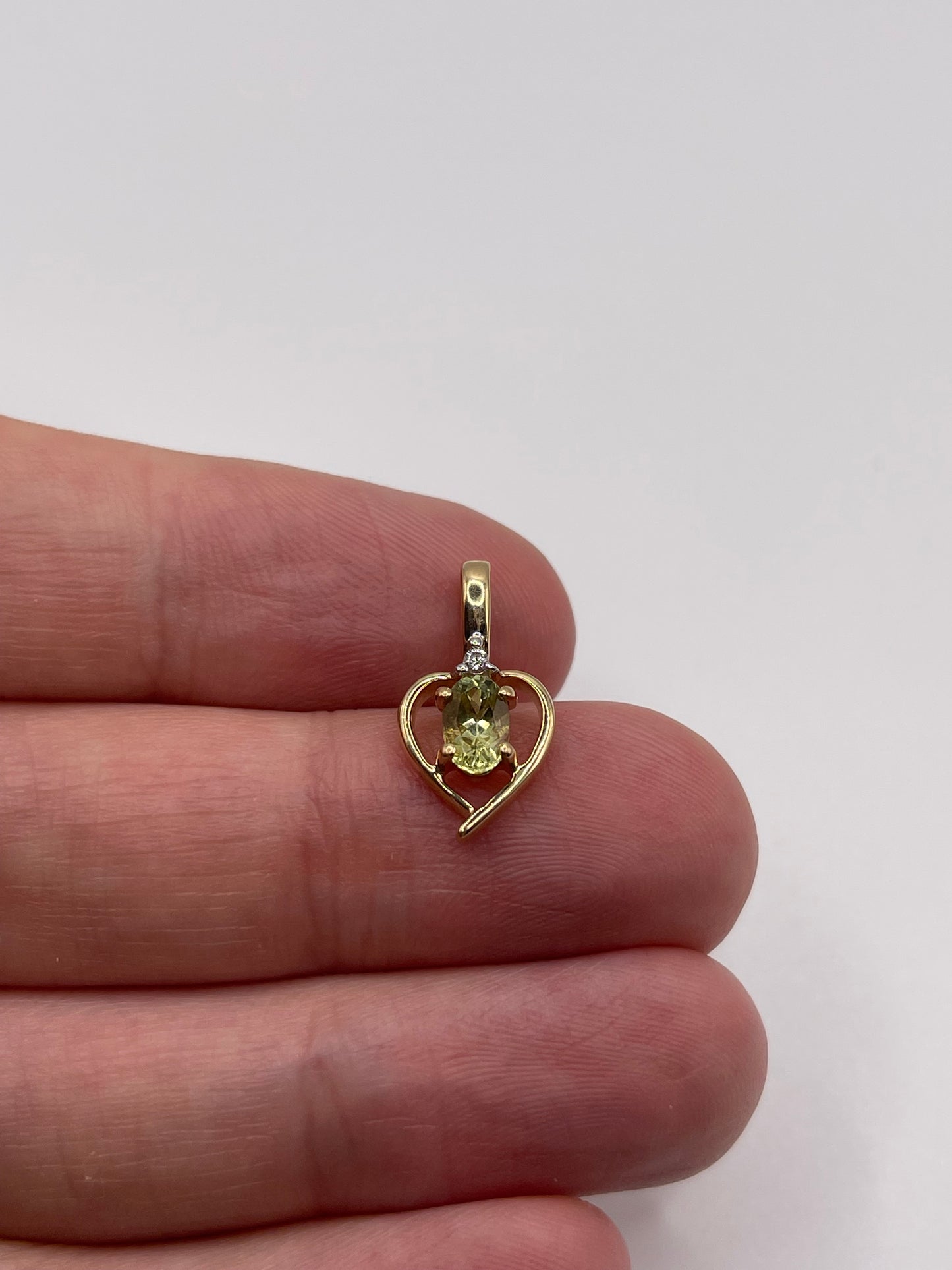 9ct gold quartz and zircon pendant