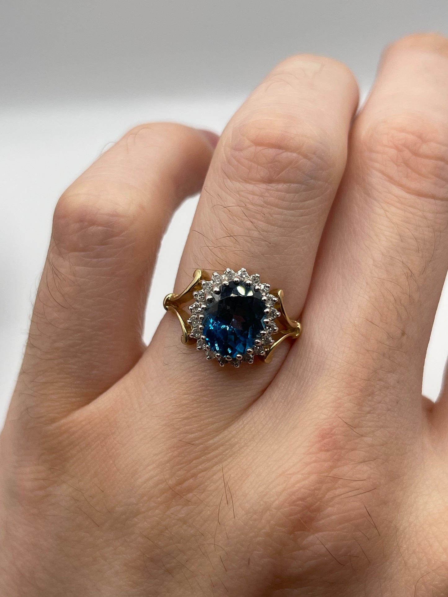 9ct gold topaz and diamond ring