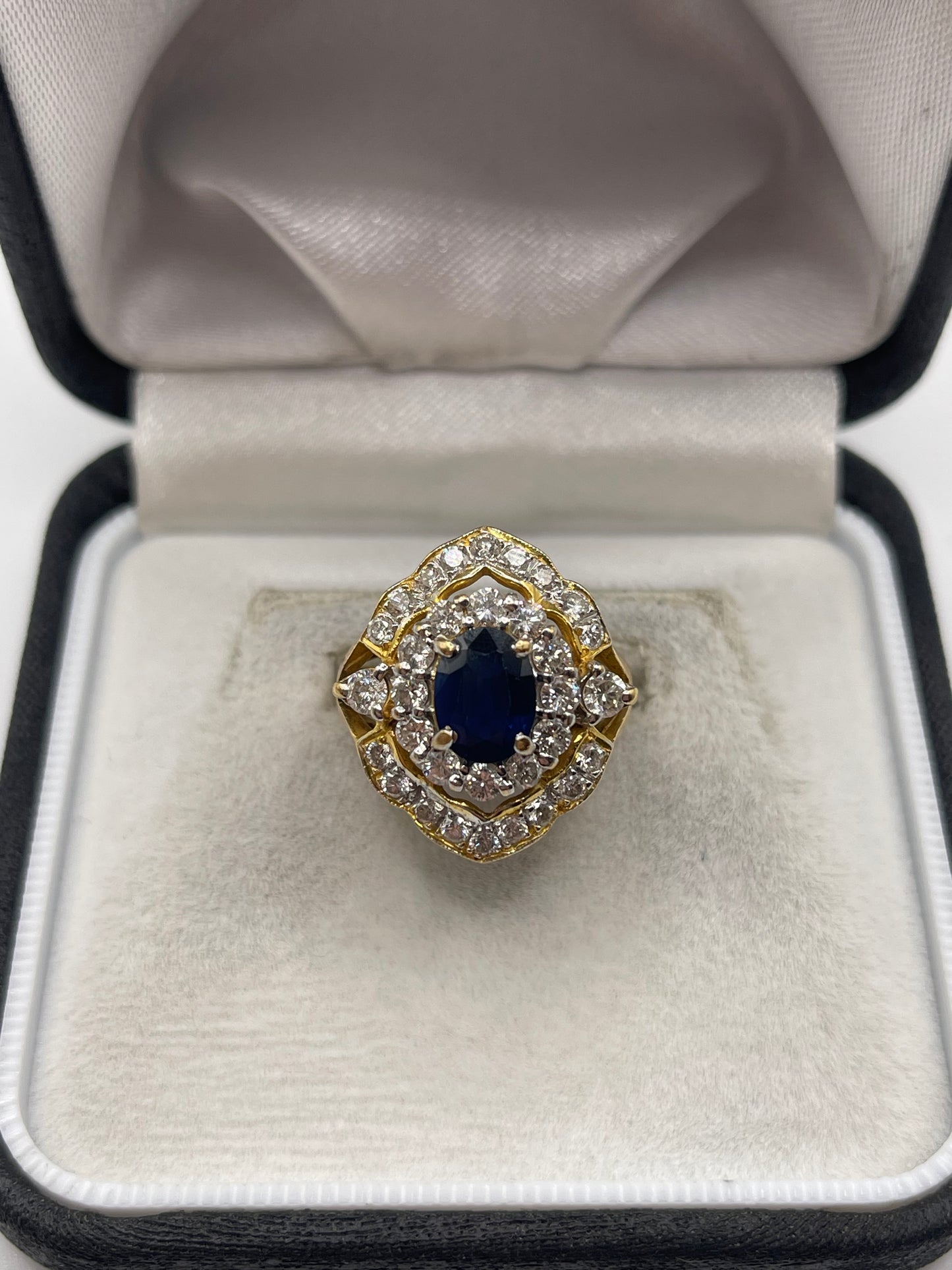 20ct gold sapphire and diamond ring