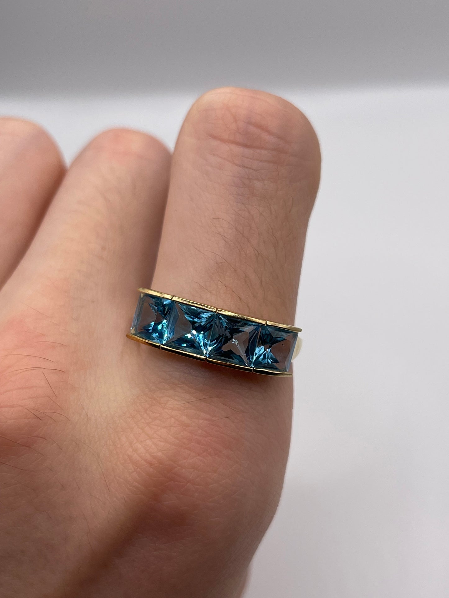 9ct gold blue topaz ring