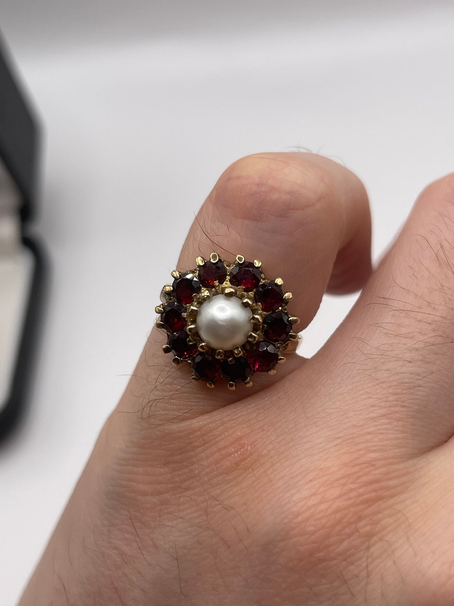 9ct gold garnet and pearl ring