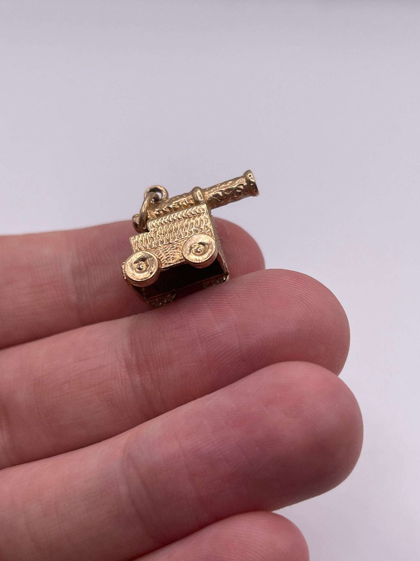 9ct gold cannon charm