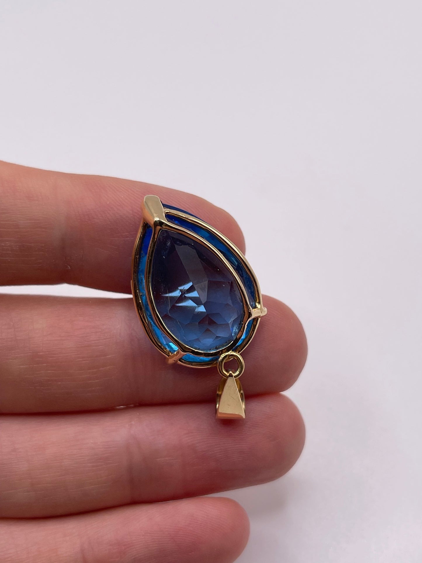 14ct gold note topaz pendant