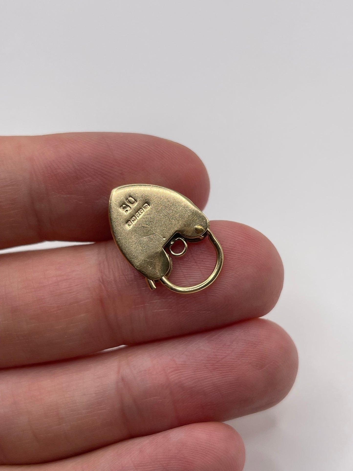 9ct gold padlock 70
