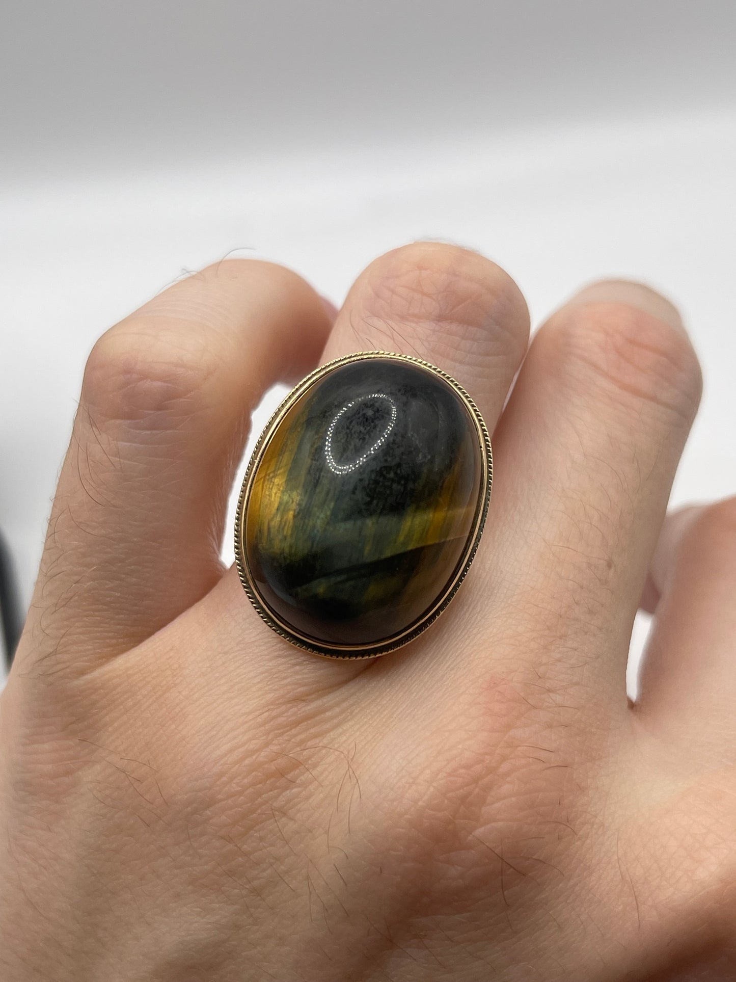 9ct gold tigers eye ring