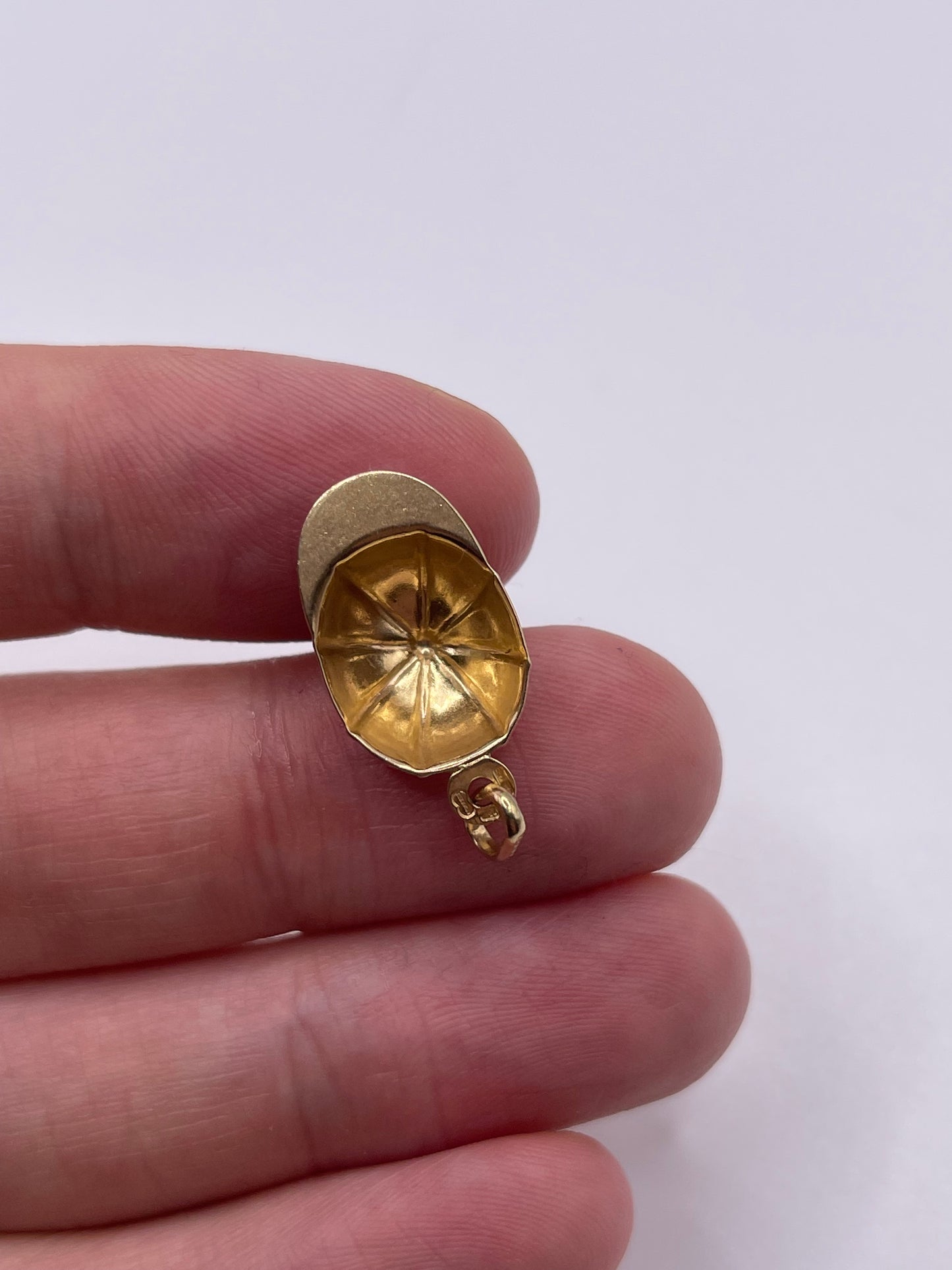 9ct gold jockey hat charm