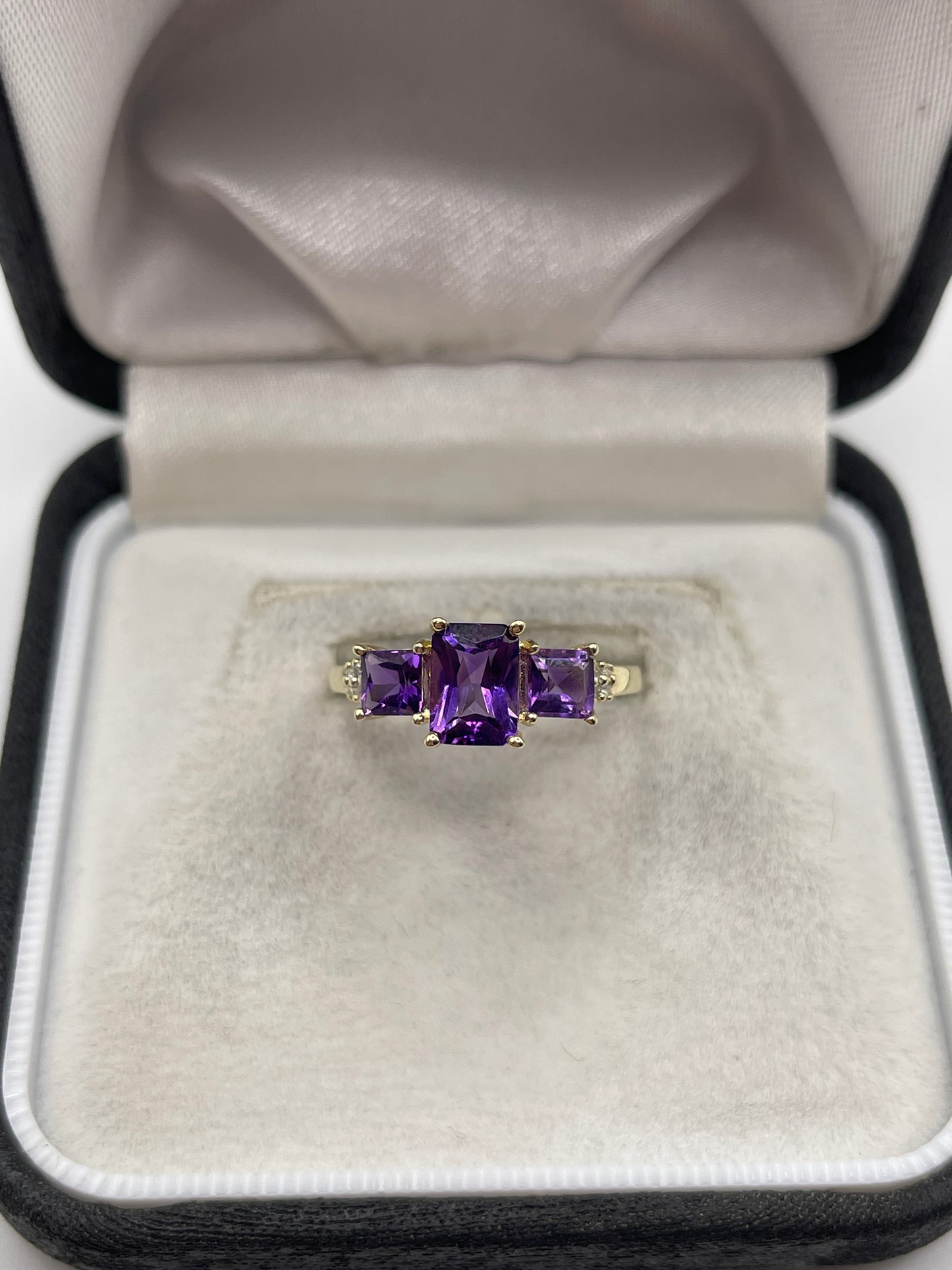 9ct gold amethyst and diamond ring