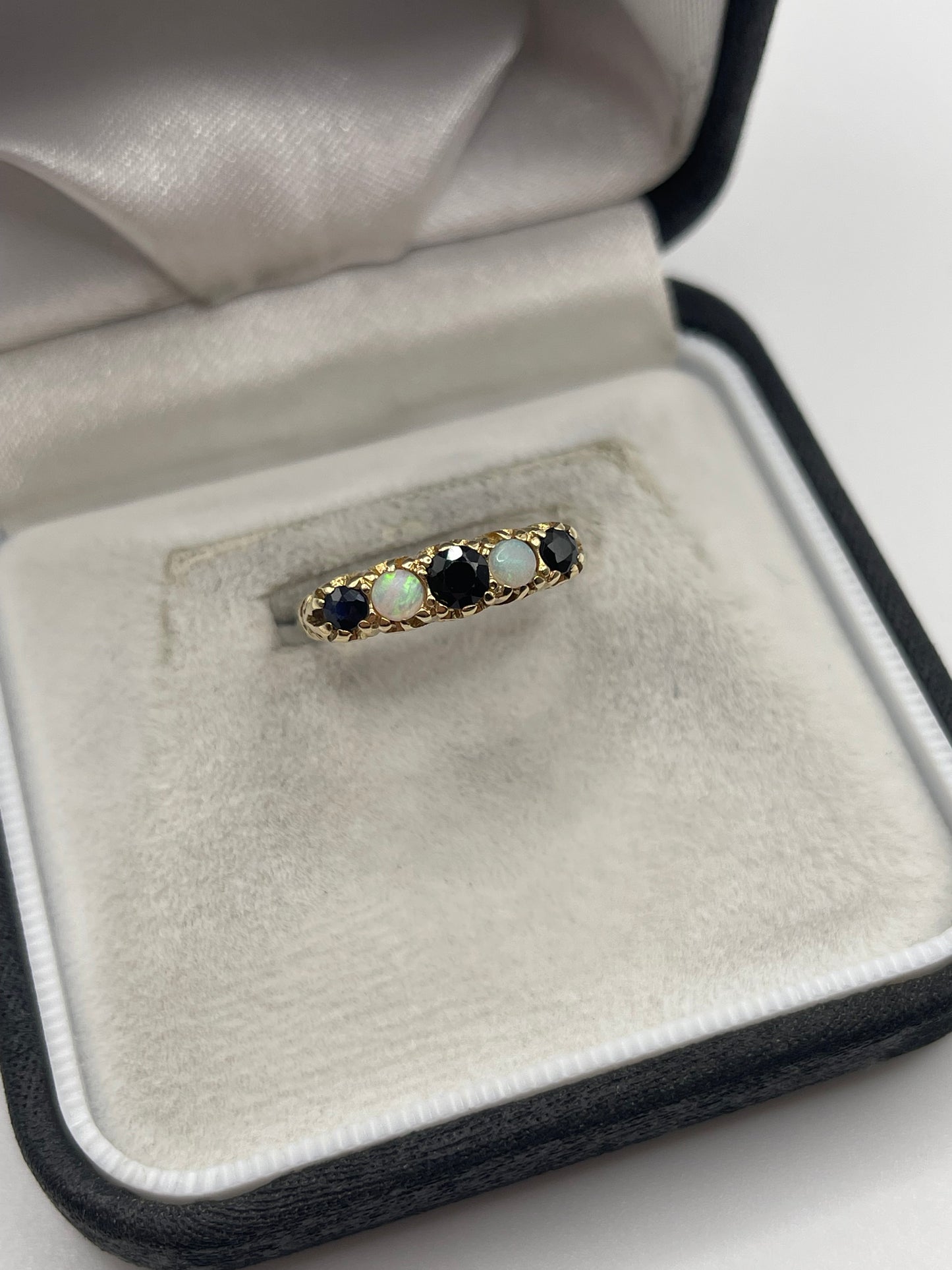 9ct gold sapphire and opal ring